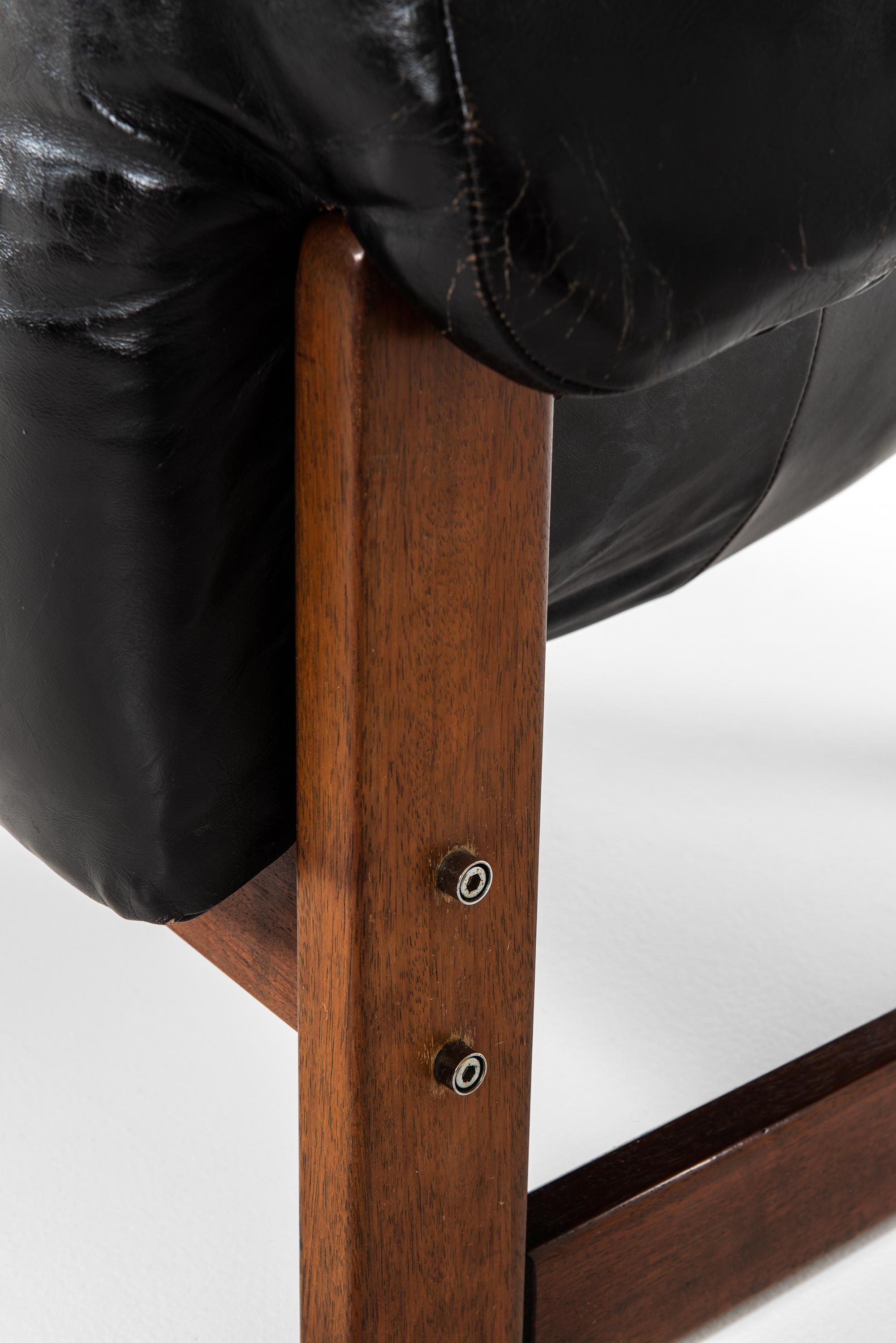 Rare 2-seat sofa model MP-091 designed by Percival Lafer. Produced by Lafer MP in Brazil.