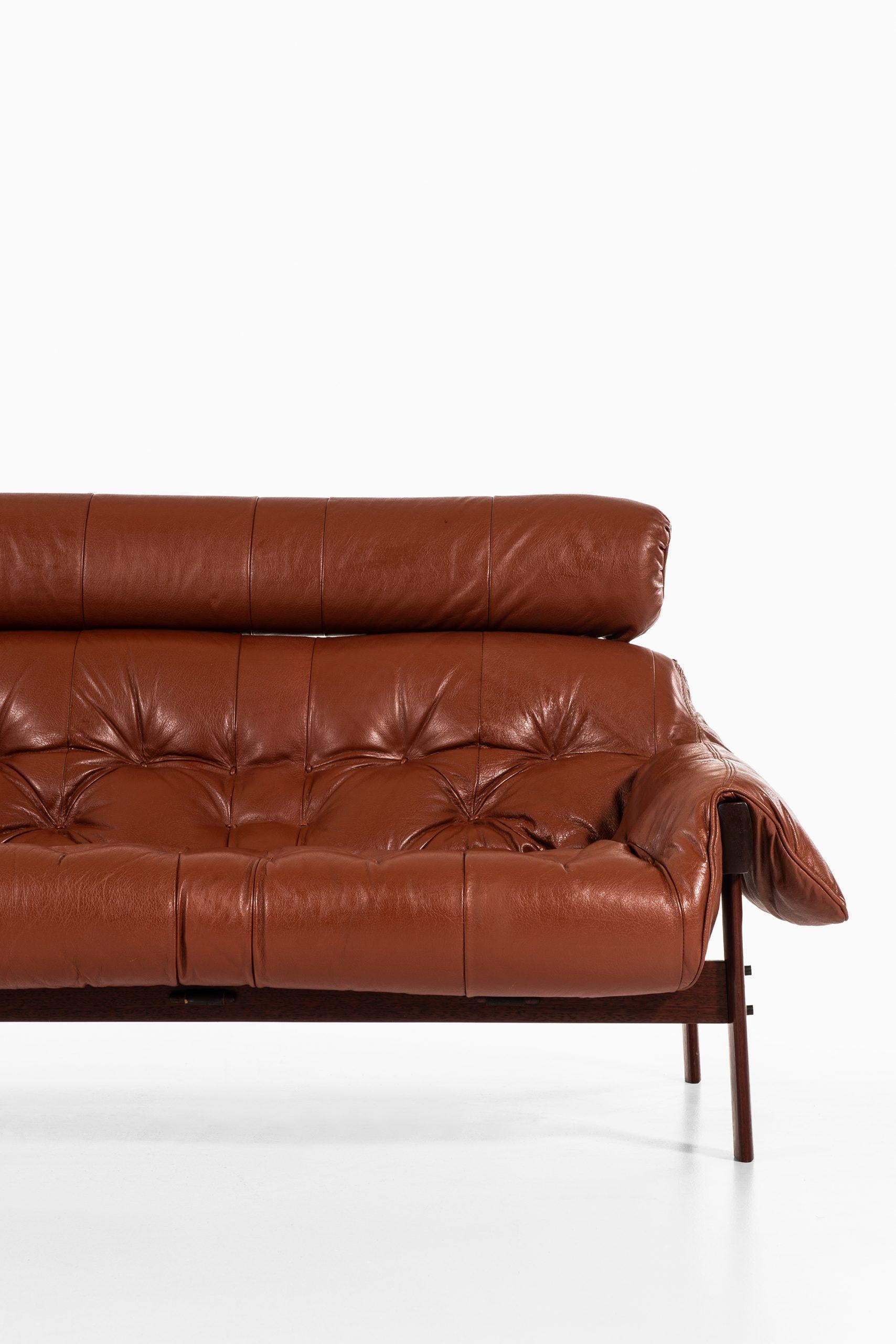 Rare 3-seat sofa designed by Percival Lafer. Produced by Lafer MP in Brazil.