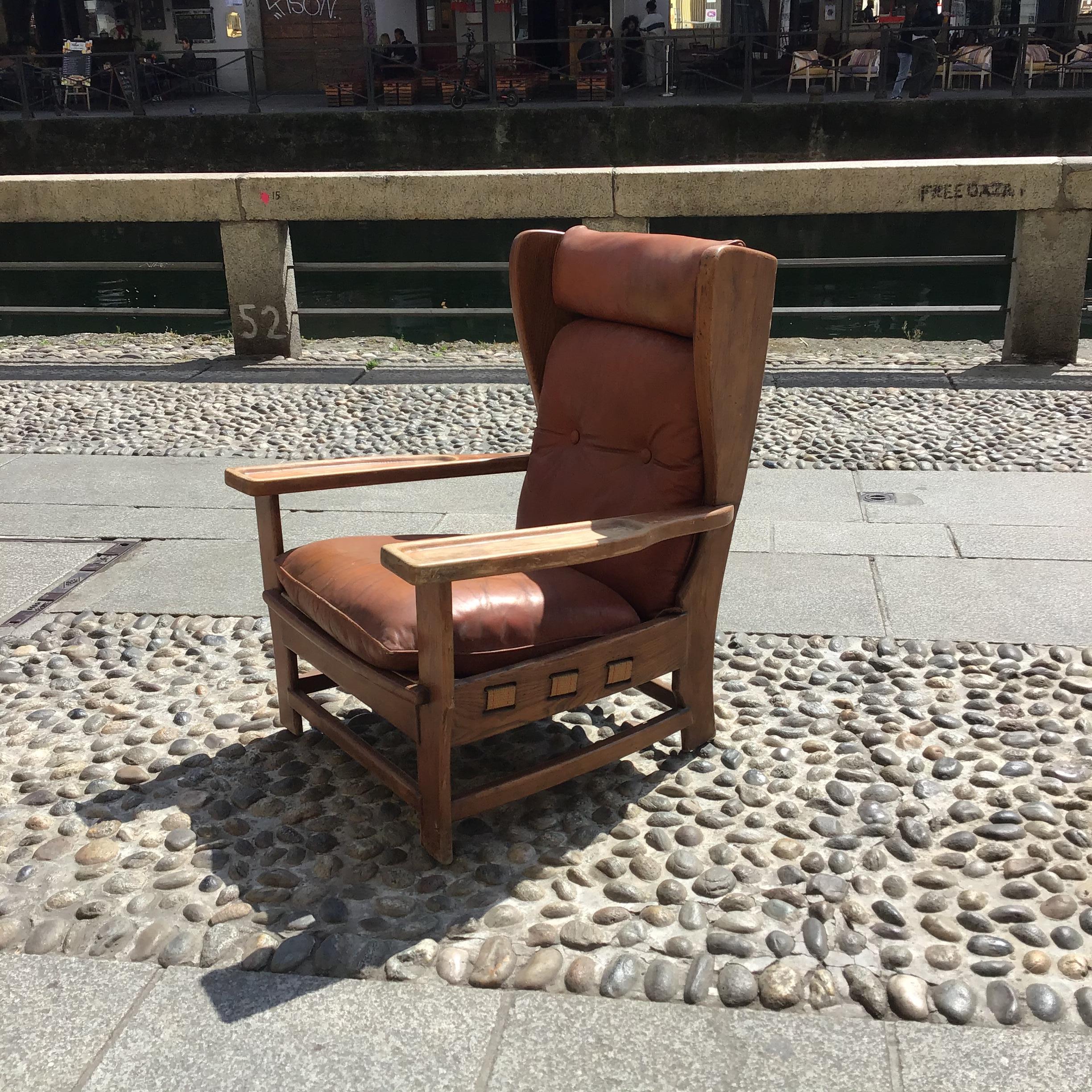 BEAUTIFUL LEATHER AND WOOD ARMCHAIR FROM 1960 PERCIVAL LAFER STYLE IN GOOD CONDITION.......provided by a palace in hundred city ' Milan.