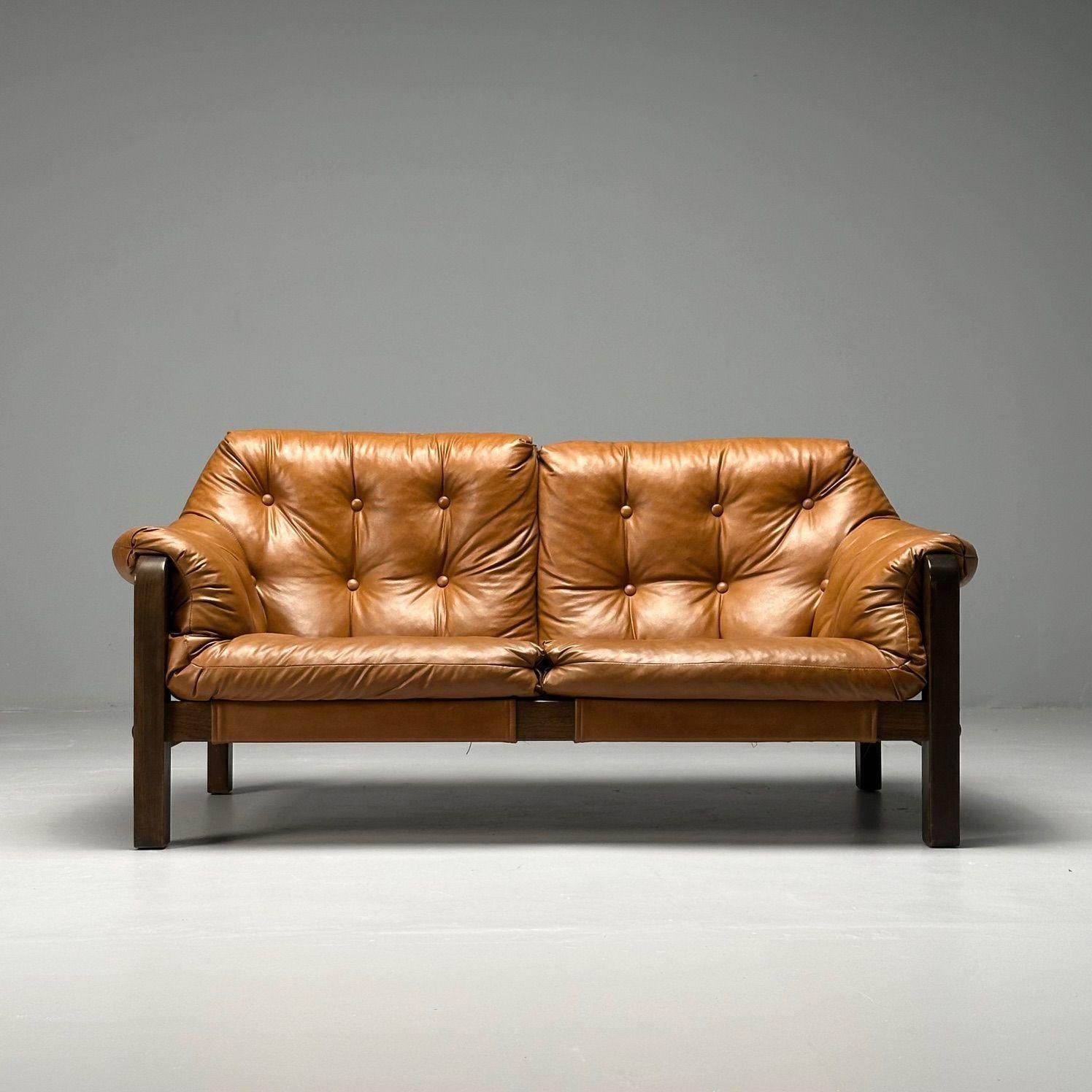 Percival Lafer Style, Brazilian Mid-Century Modern Style, Two Seater Sofa or Settee, Leather, Wood, 1980s

Unique two seater sofa having quality mid-century construction and a tufted cognac color leather back and seat. This work is similar in style
