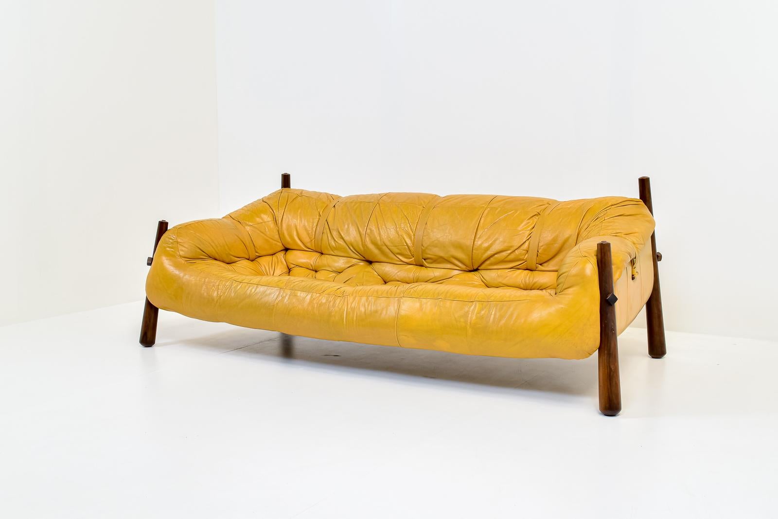 Mustard Yellow Leather Three-Seater Sofa by Percival Lafer, model 'MP-81' 5