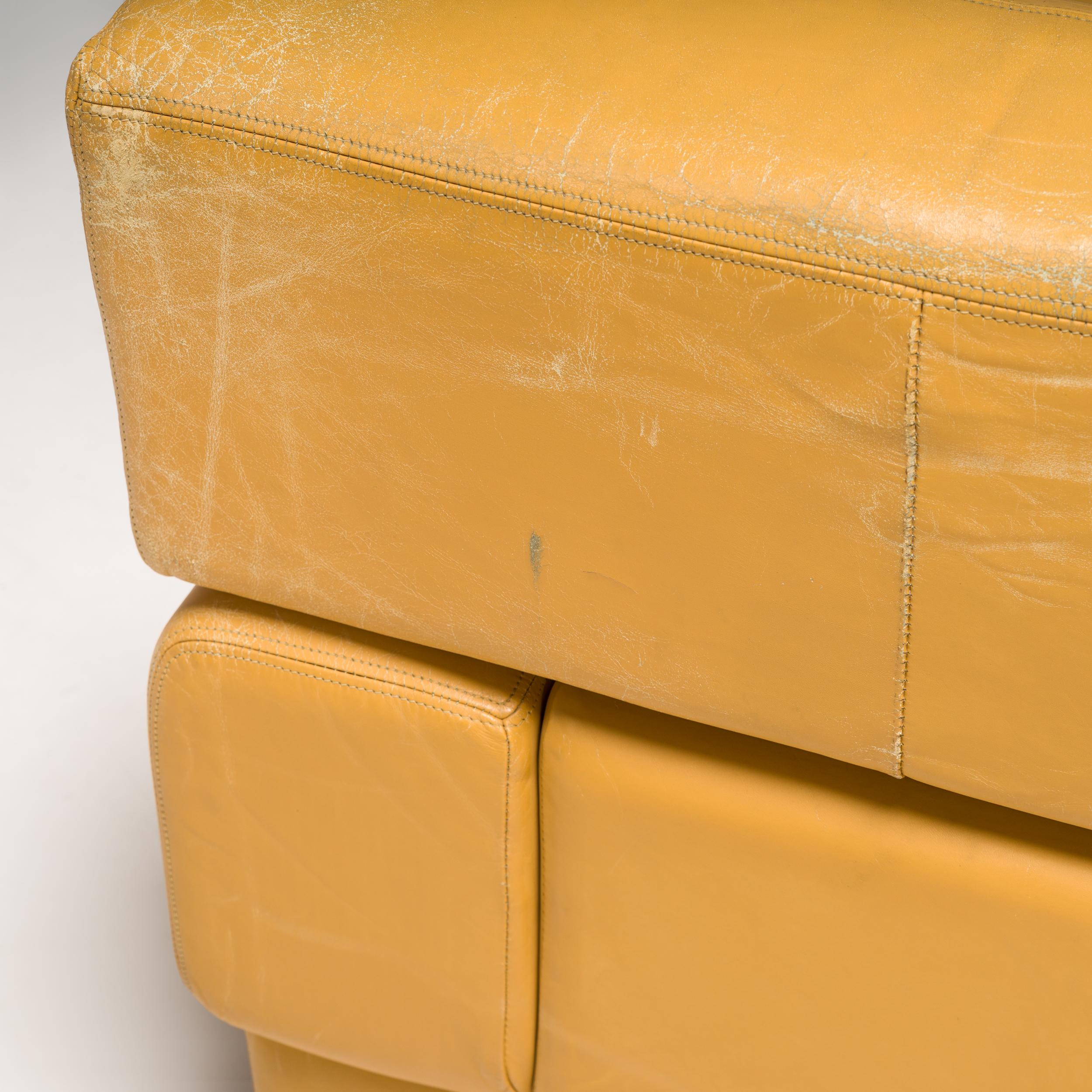 Gelbes Leder-Sofa mit 2 Sitzen von Percival Lafer, um 1960 im Angebot 6