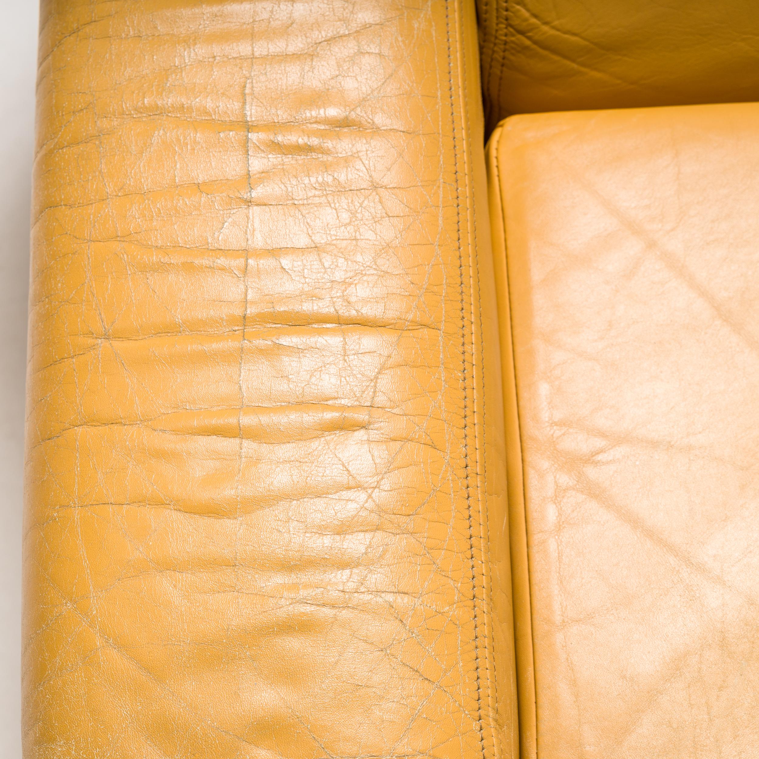Gelbes Leder-Sofa mit 2 Sitzen von Percival Lafer, um 1960 im Angebot 9