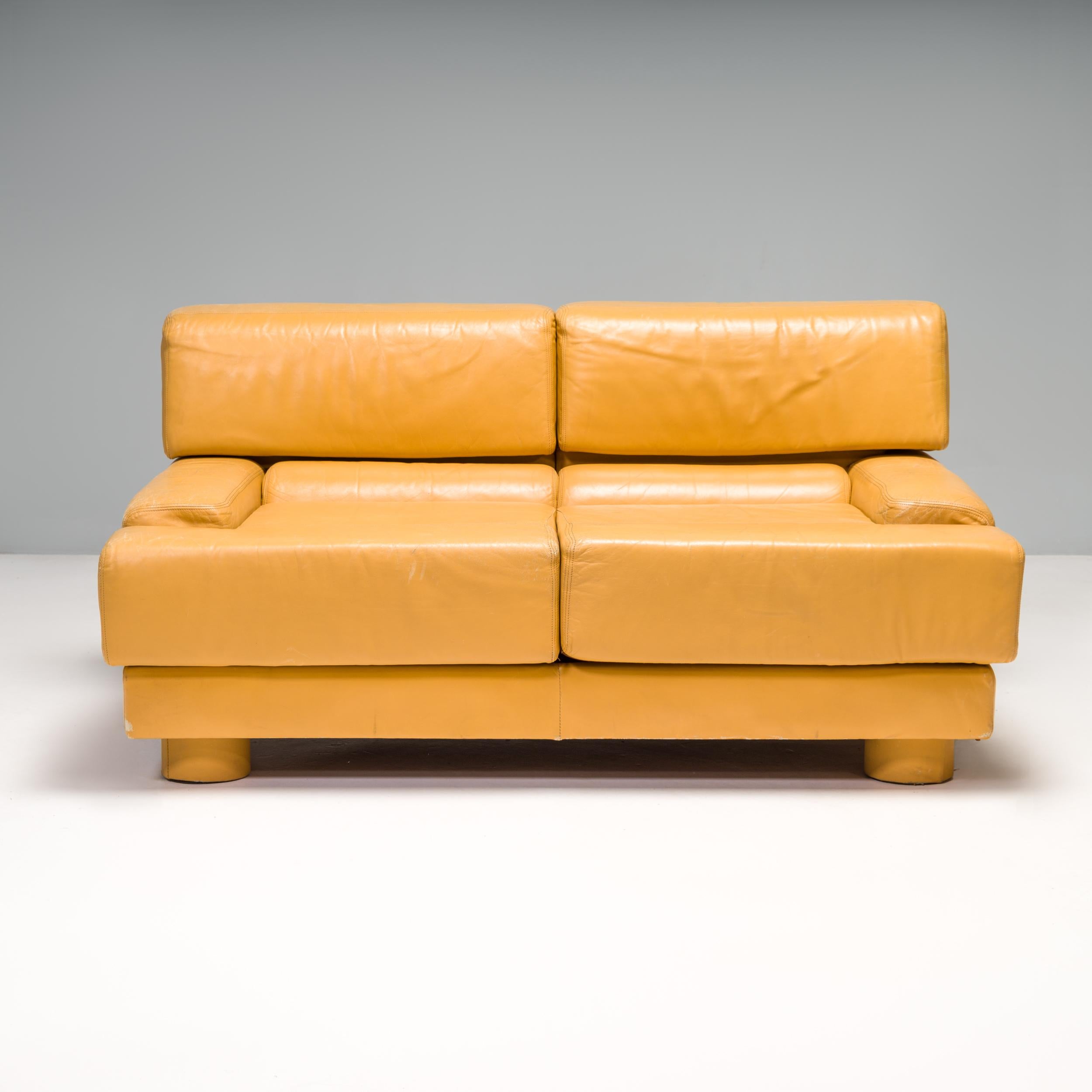 Gelbes Leder-Sofa mit 2 Sitzen von Percival Lafer, um 1960 (Brasilianisch) im Angebot