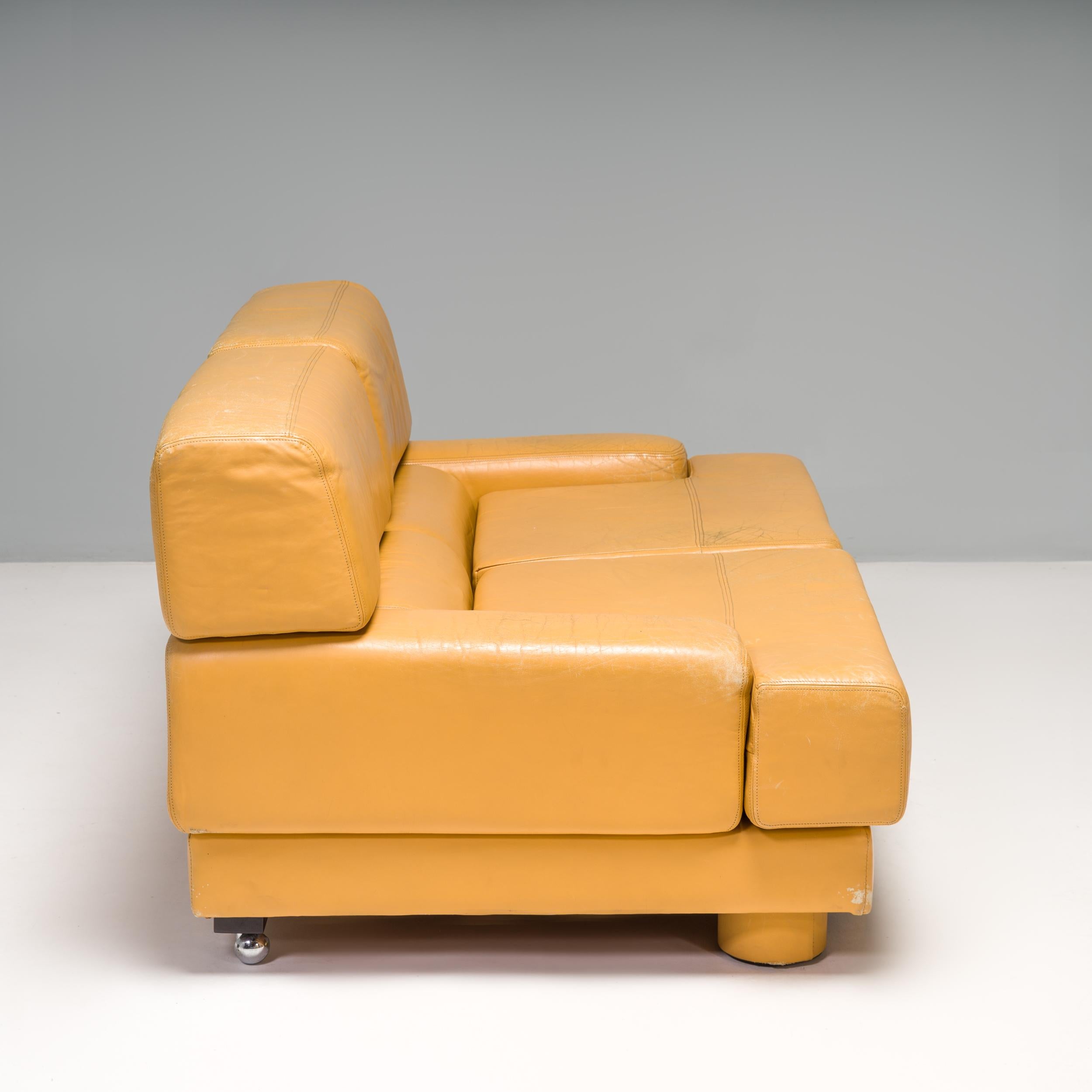 Gelbes Leder-Sofa mit 2 Sitzen von Percival Lafer, um 1960 im Zustand „Starke Gebrauchsspuren“ im Angebot in London, GB