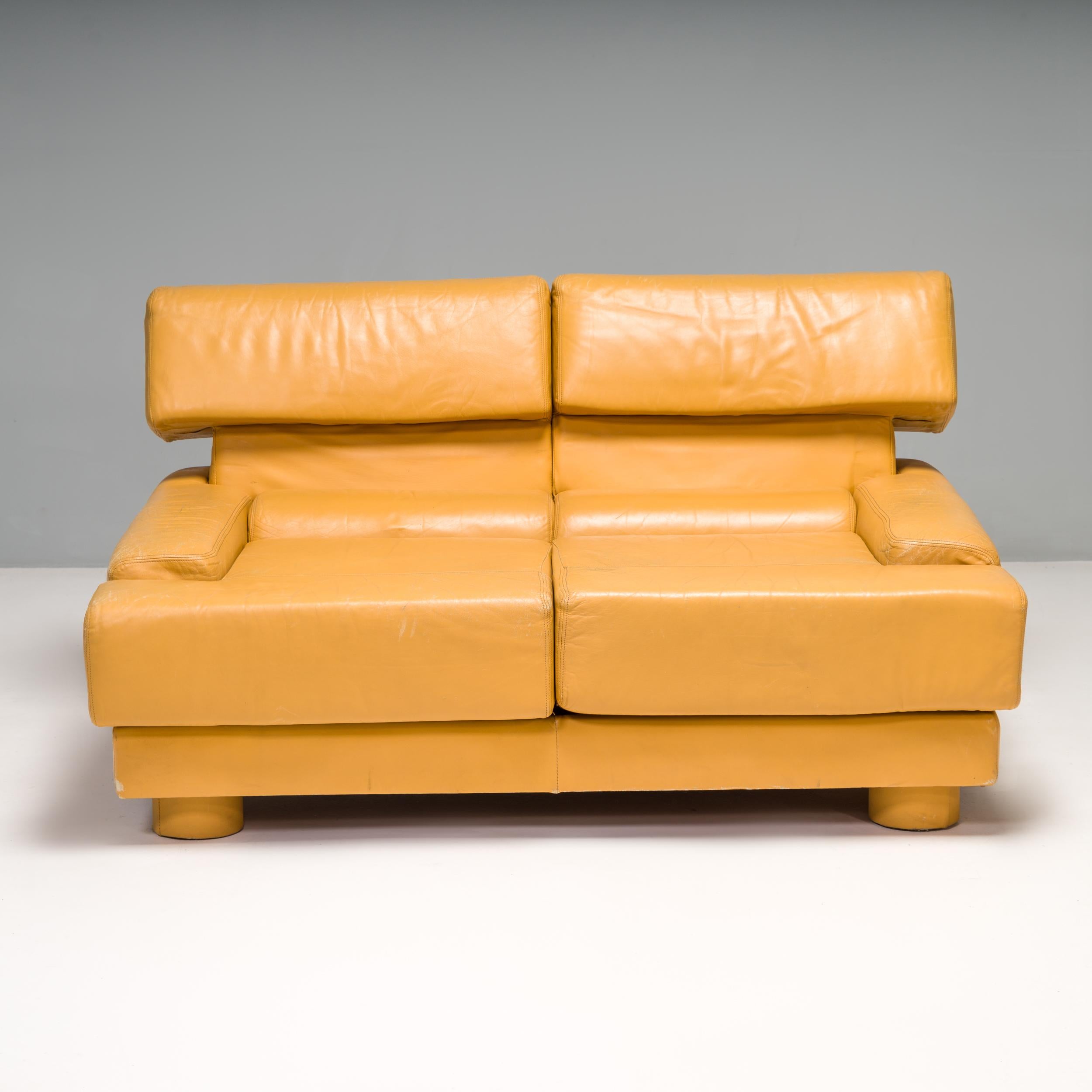 Gelbes Leder-Sofa mit 2 Sitzen von Percival Lafer, um 1960 (Mitte des 20. Jahrhunderts) im Angebot