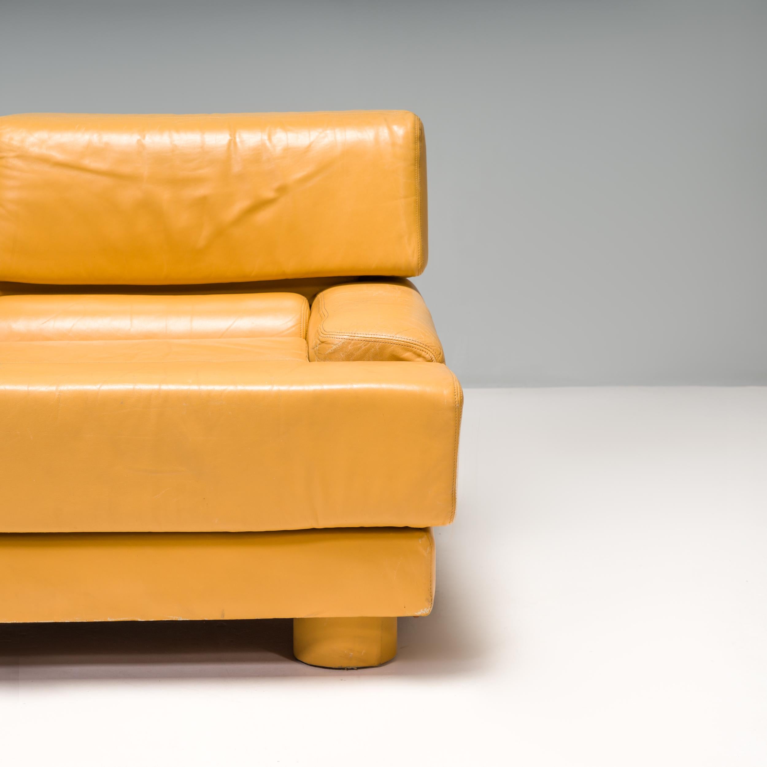 Gelbes Leder-Sofa mit 2 Sitzen von Percival Lafer, um 1960 im Angebot 3