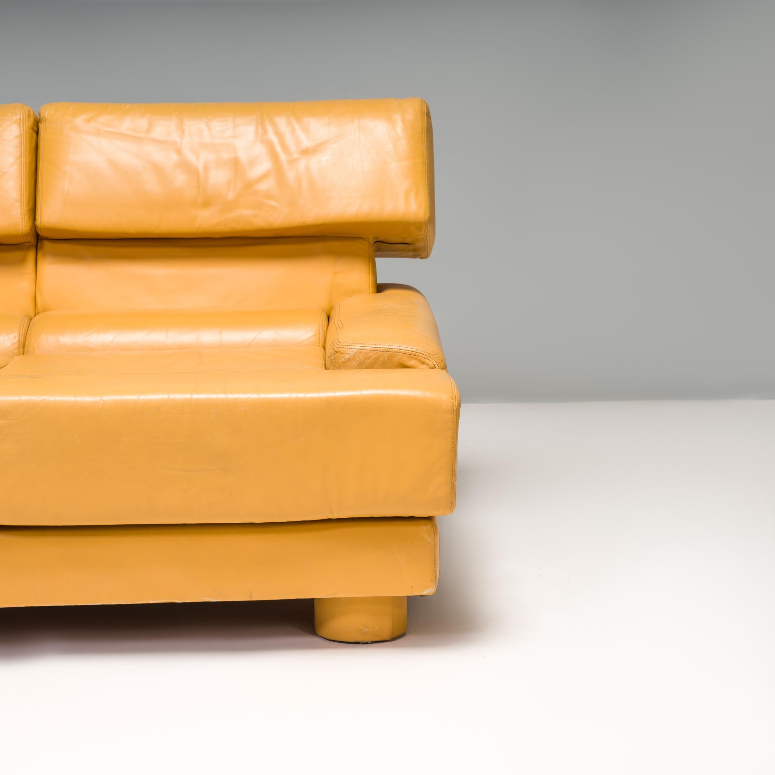 Gelbes Leder-Sofa mit 2 Sitzen von Percival Lafer, um 1960 im Angebot 4