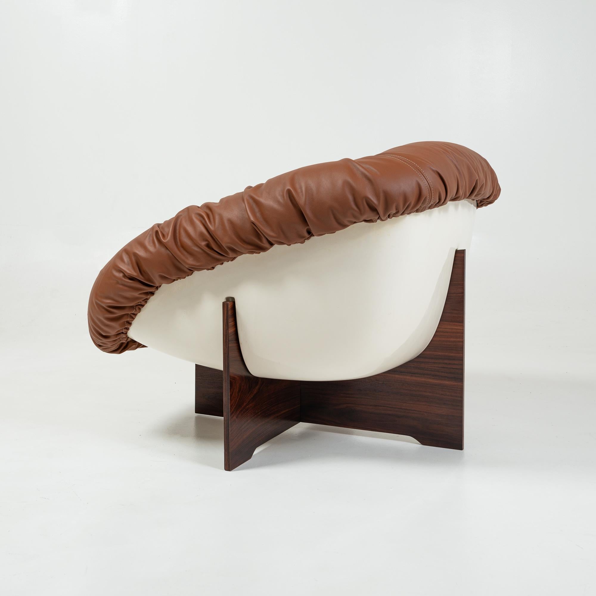 Percival Lafer's Lounge Chair model MP-61 in Maharam Leather and Rosewood, 1973 In Good Condition For Sale In Seattle, WA