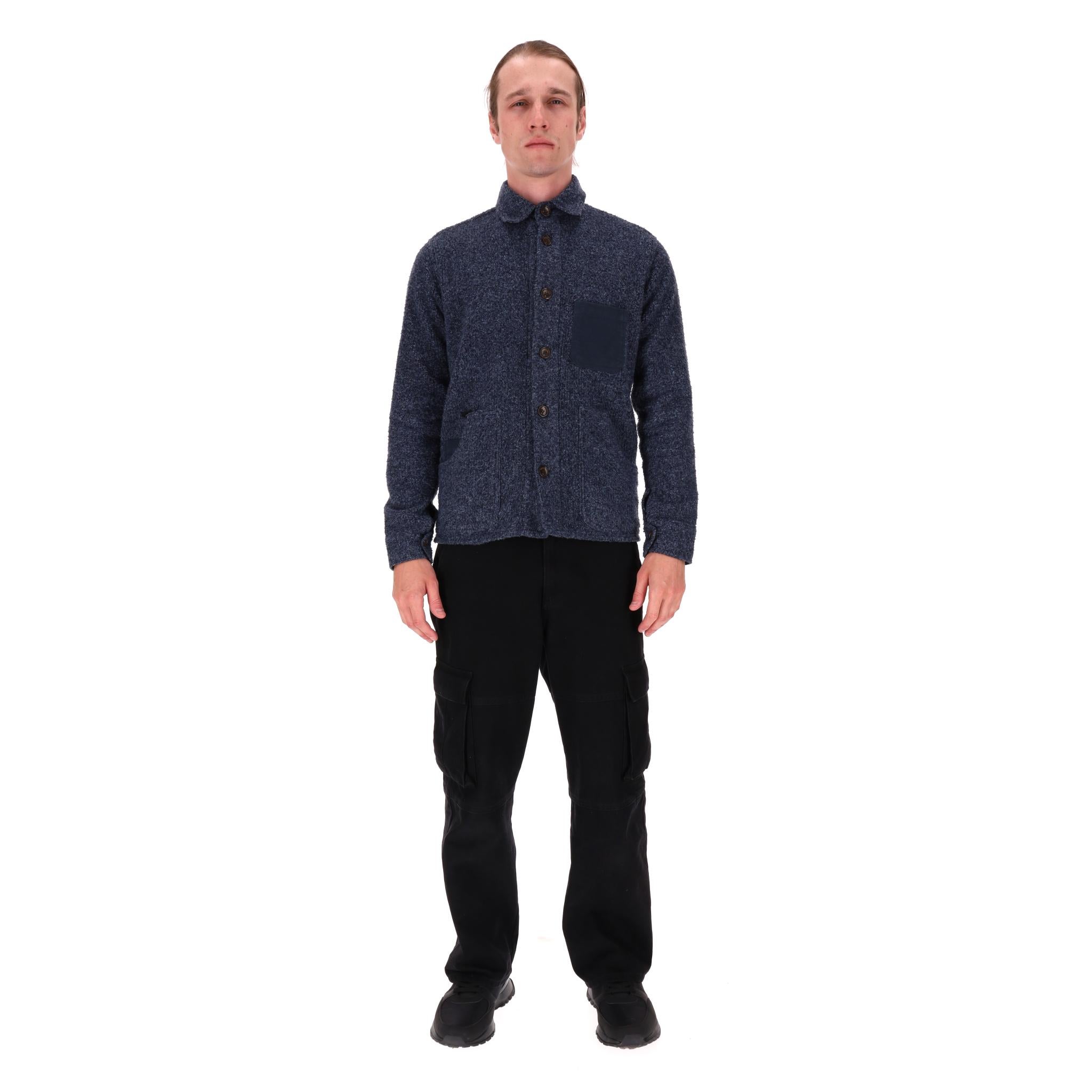 Giacca Chore in misto lana Percival in edizione limitata

Giacca chore navy in misto lana con scollo a colletto e chiusura centrale con bottoni.

Presenta polsini con bottoni, tasche applicate sui lati e una tasca sul petto.

Prezzo di listino circa