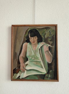 Eine junge Frau, die liest