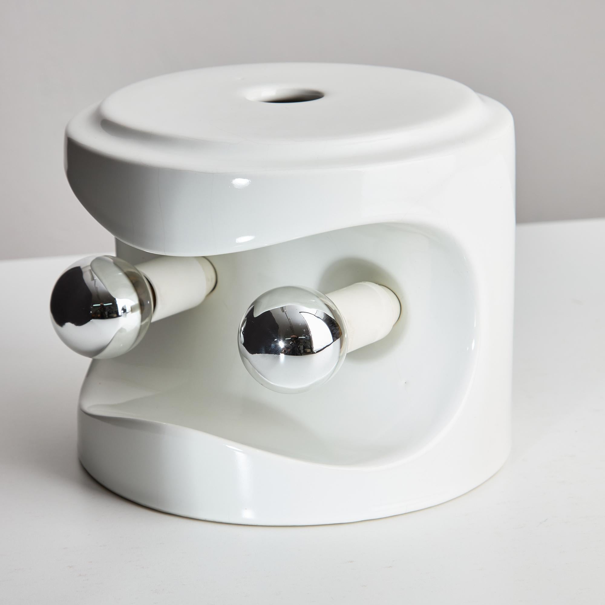 Lampe Perdomello 70 en céramique blanche Bon état - En vente à Budapest, HU