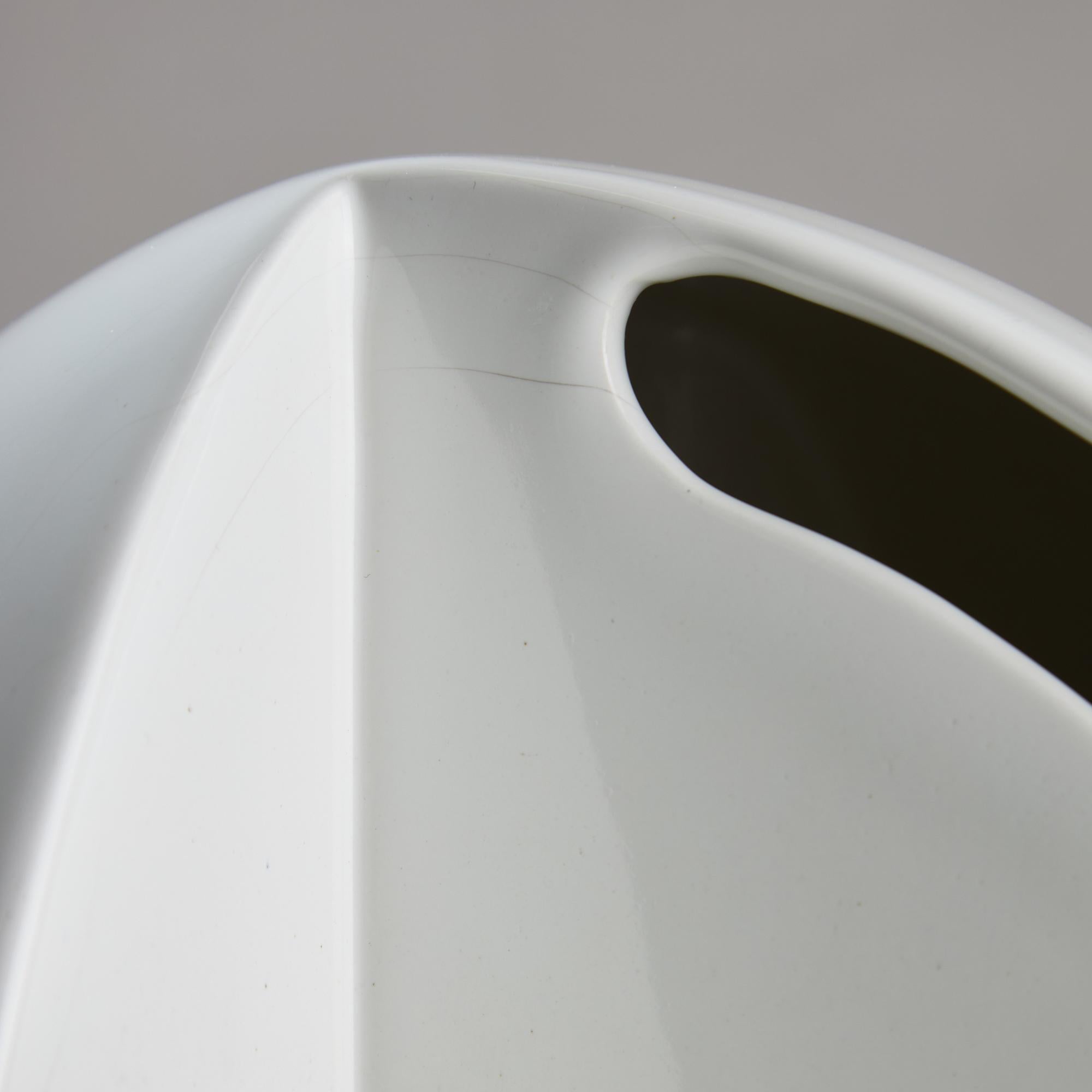Perdomello 70 White Hemisphere Ceramic Table Lamp, 1970s In Good Condition For Sale In Budapest, HU