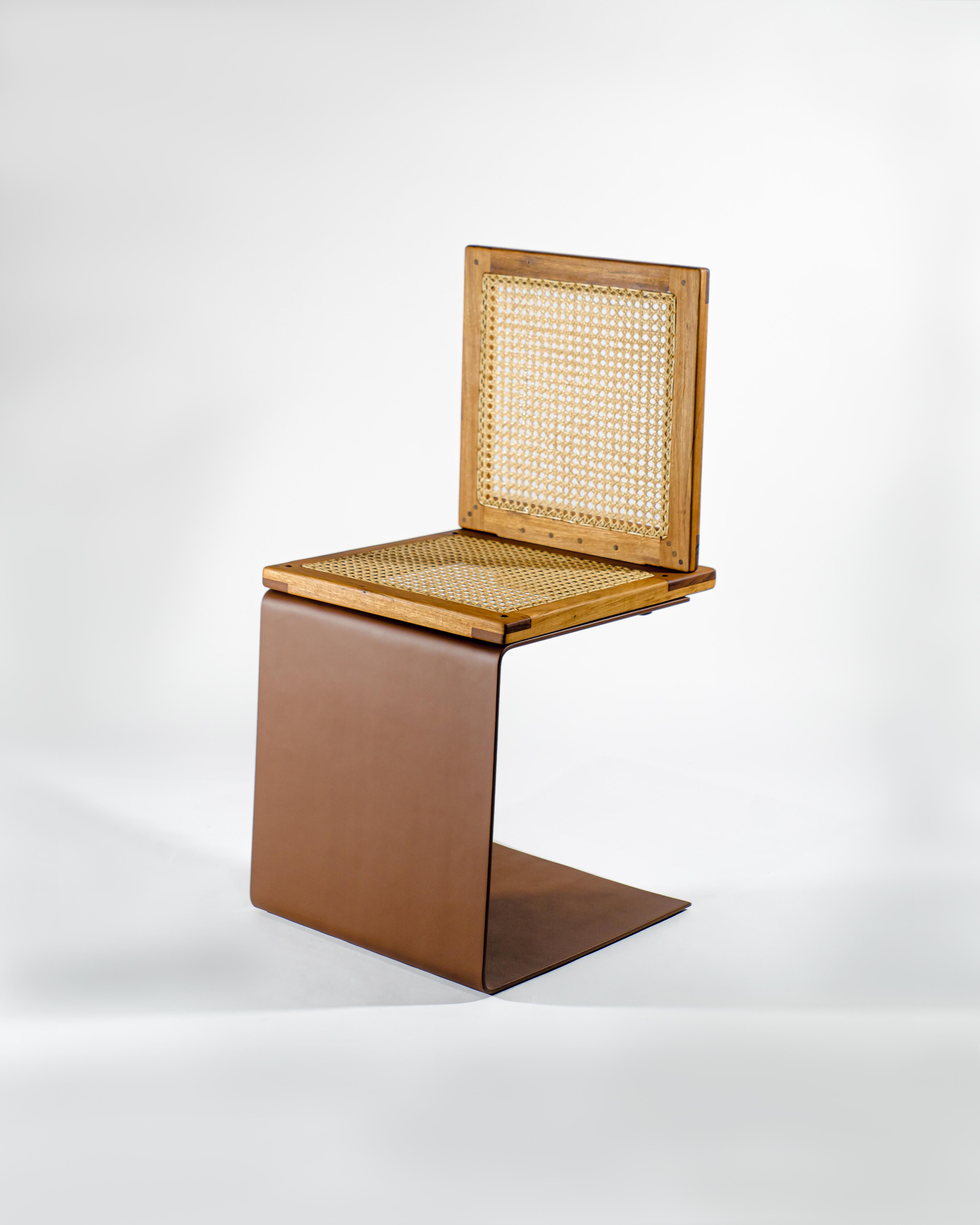 Chaise Pere par Dimitrih Correa
Dimensions : L 42 x D 40 x H 85 cm
MATERIAL : Bois massif redécouvert dans l'essence Peroba do Campo, acier au carbone avec peinture automobile mate, laiton massif, acier inoxydable et canne naturelle. 

Le designer
