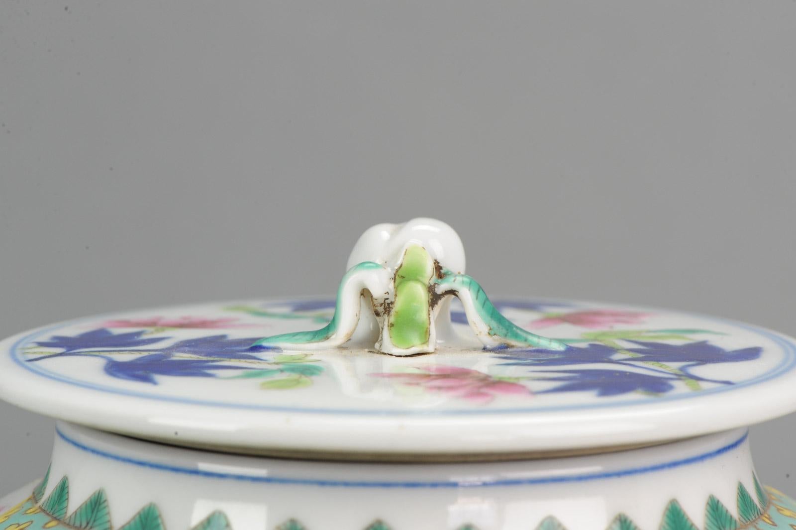 Parfait pot à couvercle PRoC en porcelaine chinoise Jingdezhen du 20ème siècle Famille Rose en vente 6
