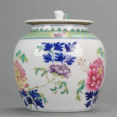 Perfect 20th Century Chinese Porcelain Jingdezhen PRoC Lidded Jar Famille Rose