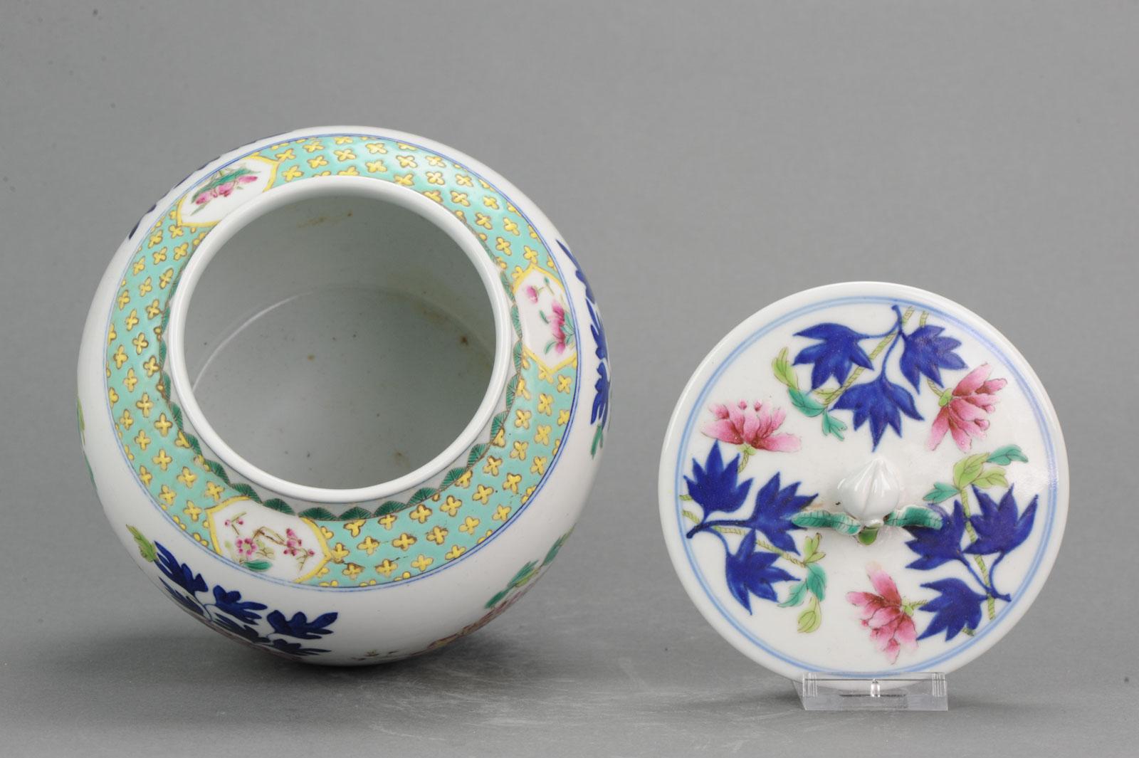 Perfect 20th Century Chinese Porcelain Jingdezhen PRoC Lidded Jar Famille Rose For Sale 4