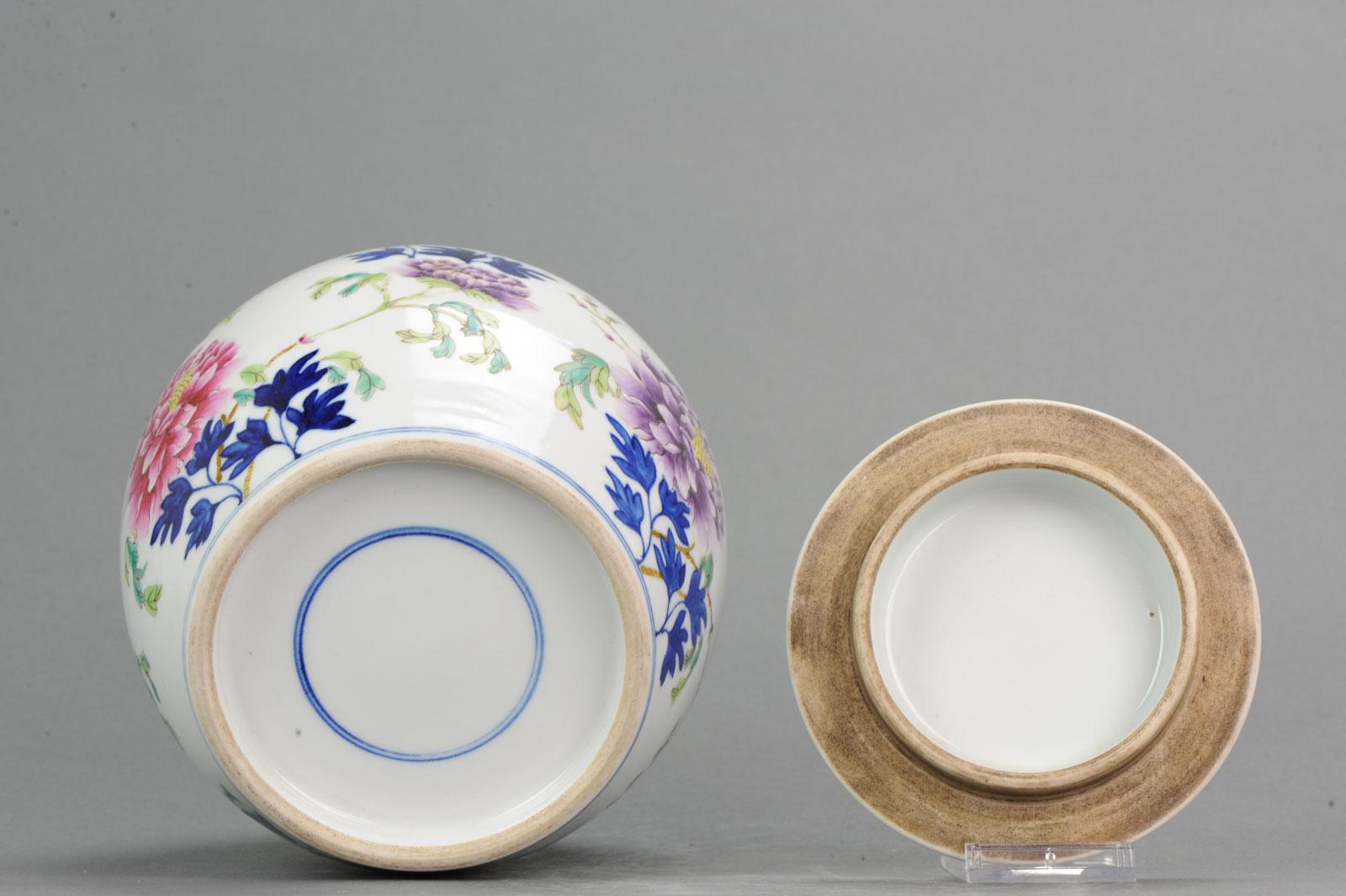 Parfait pot à couvercle PRoC en porcelaine chinoise Jingdezhen du 20ème siècle Famille Rose en vente 2