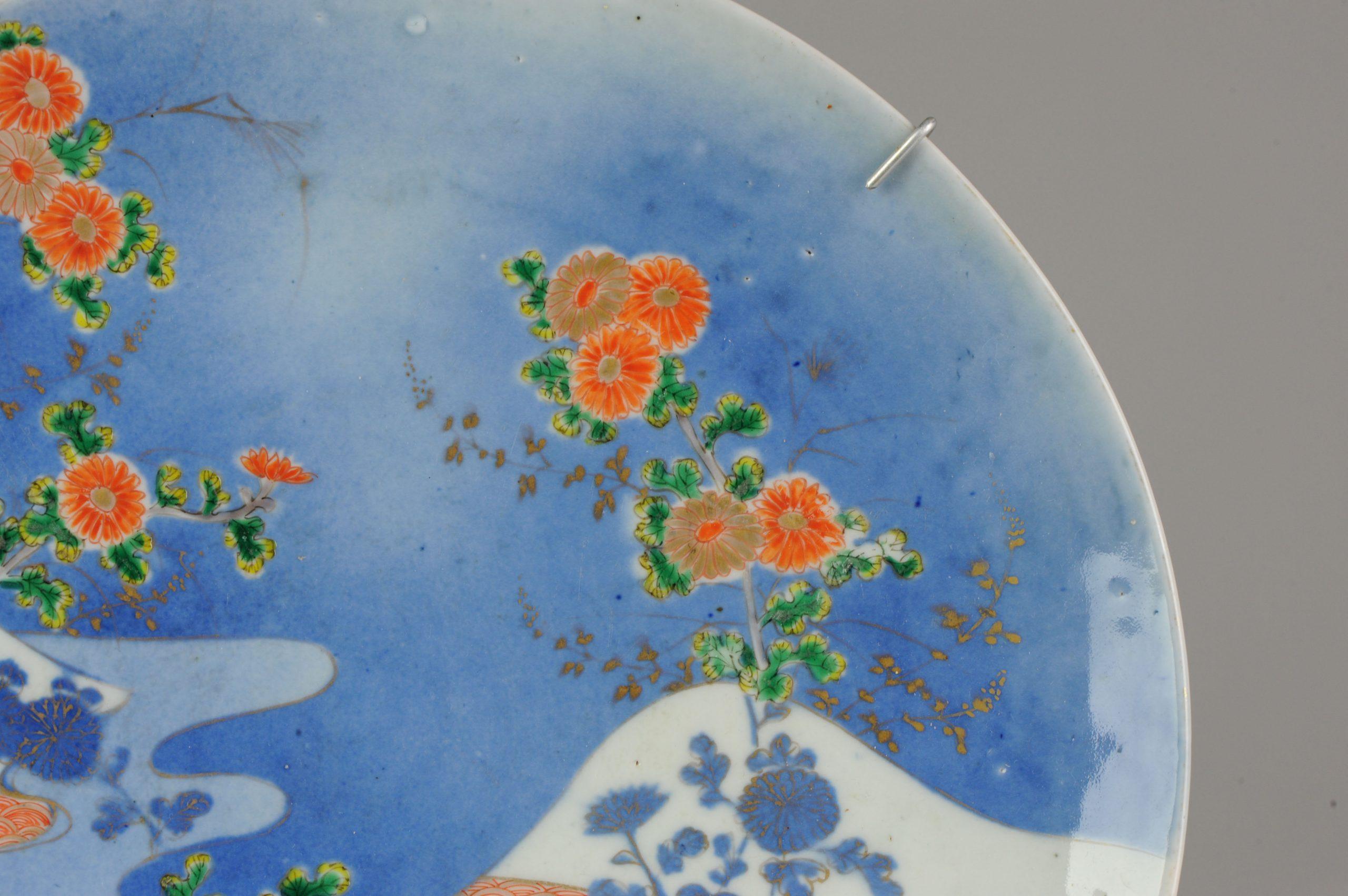 Parfaite Antiquité circa 1900 Chargeur coloré Porcelaine Fleurs Japonaises en vente 5
