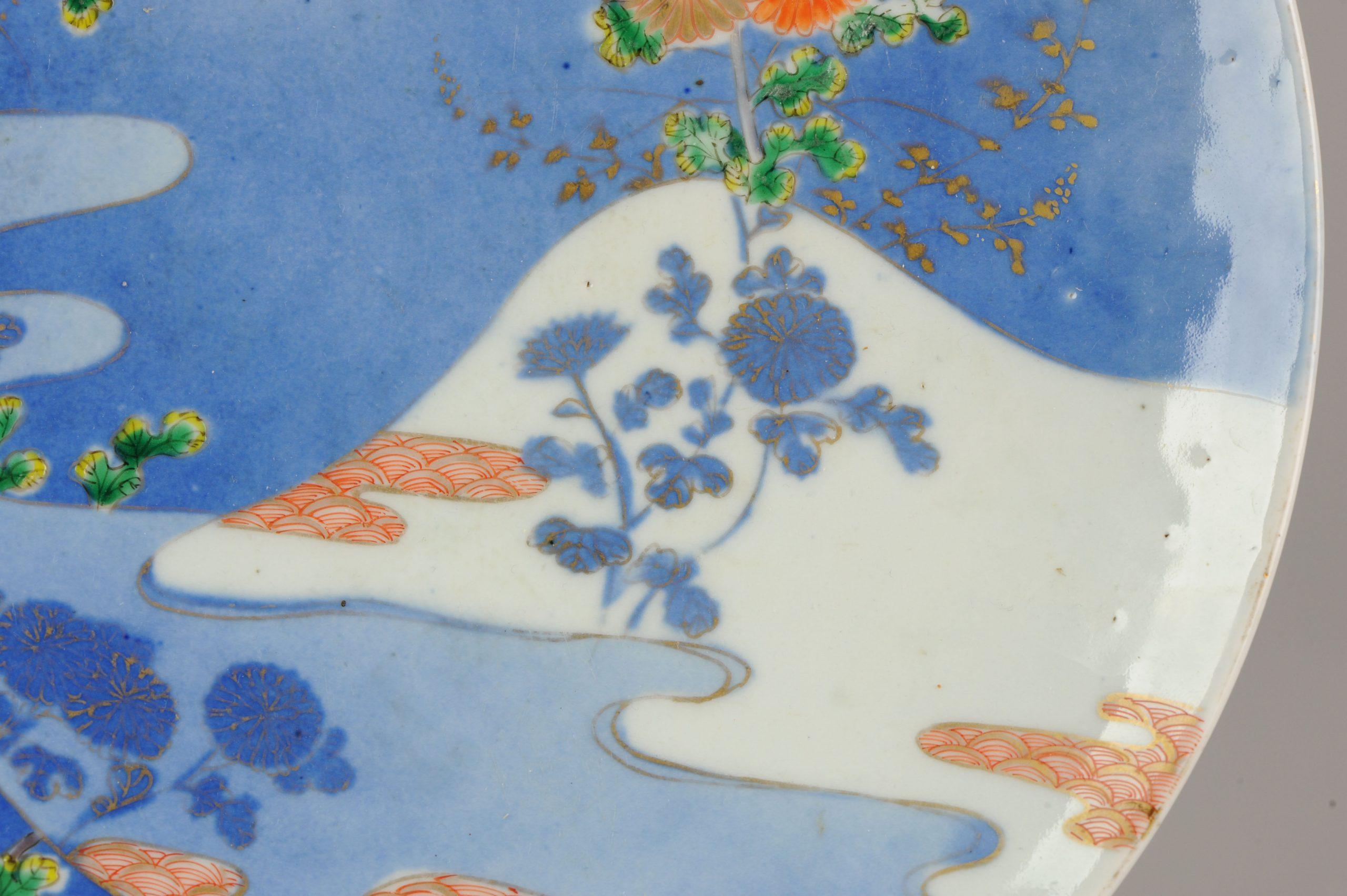 Parfaite Antiquité circa 1900 Chargeur coloré Porcelaine Fleurs Japonaises en vente 7