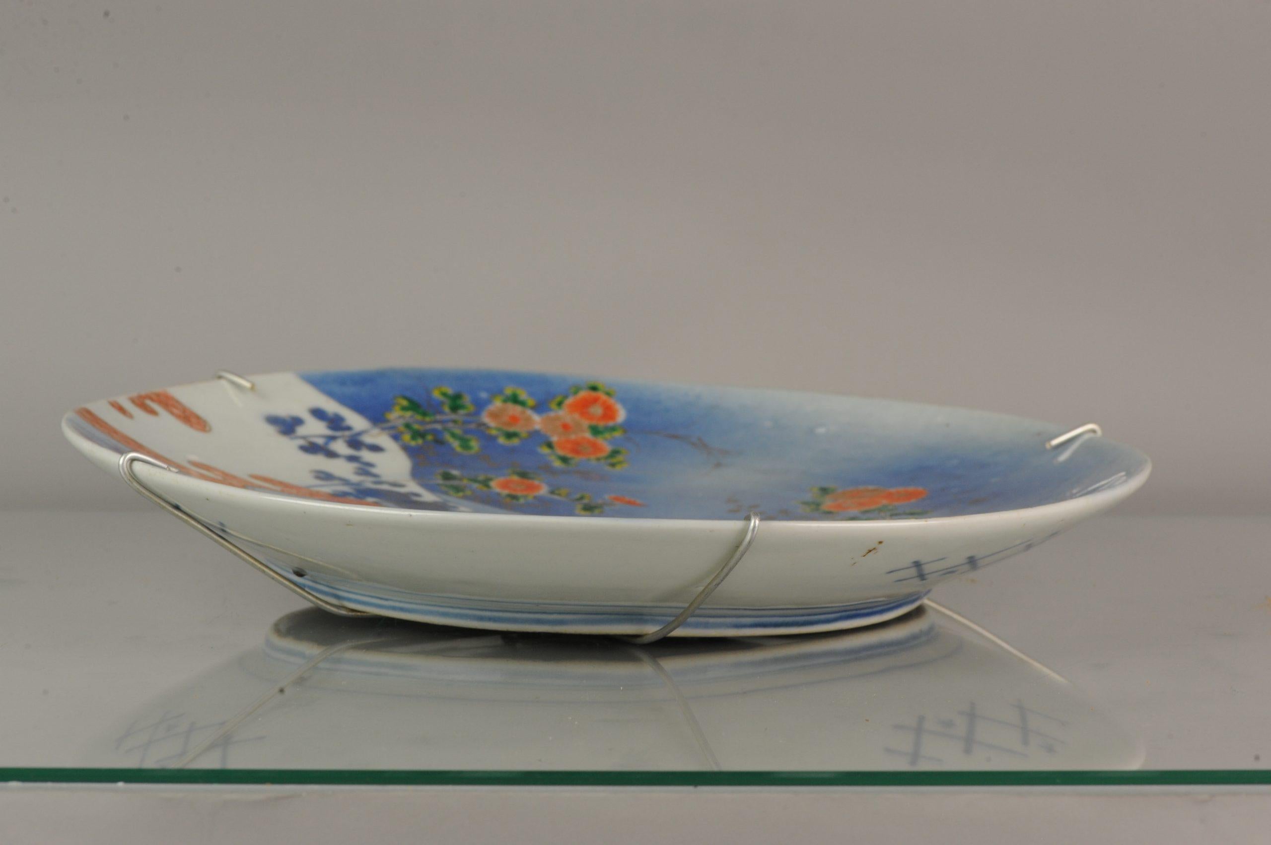Parfaite Antiquité circa 1900 Chargeur coloré Porcelaine Fleurs Japonaises en vente 12