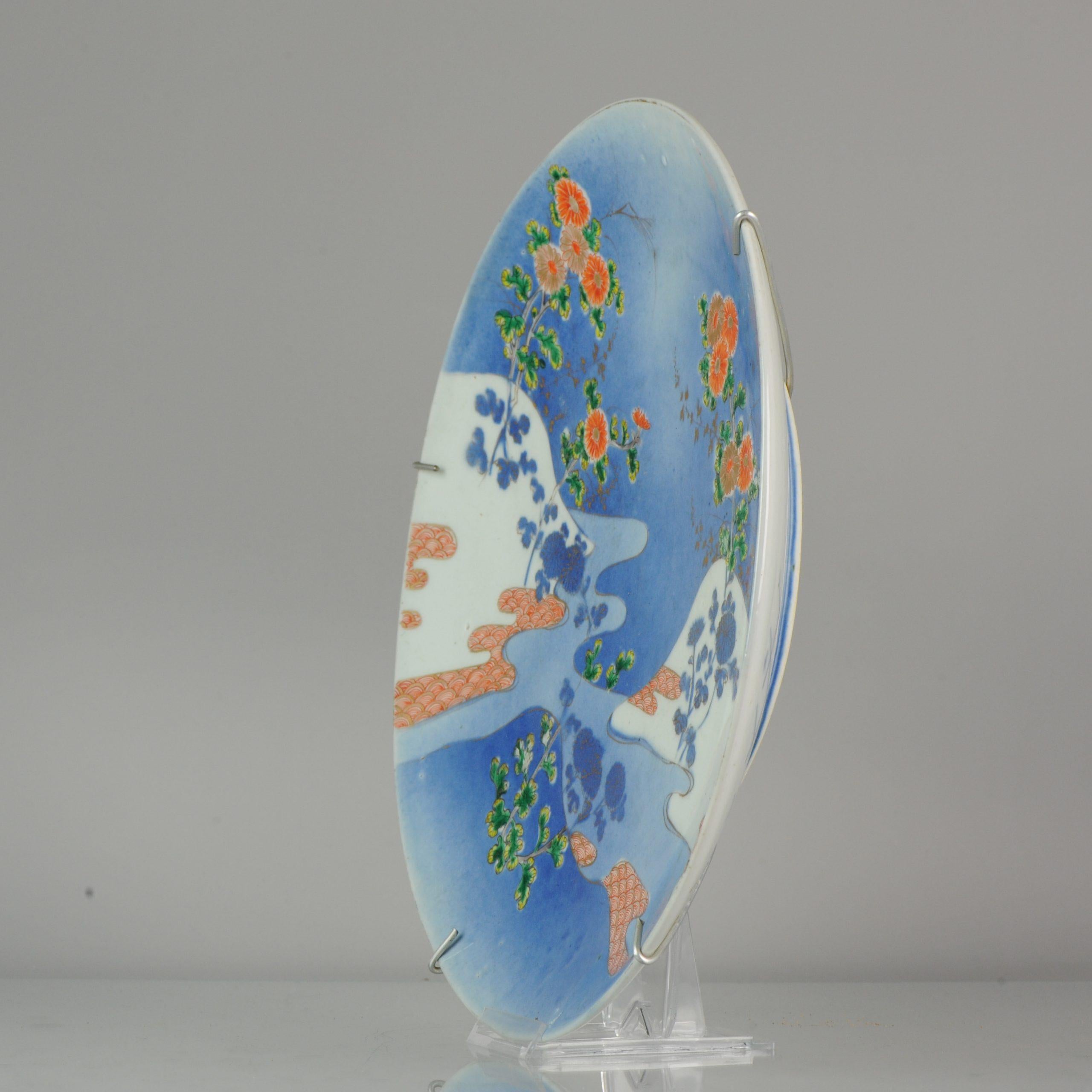 Perfekte Antike circa 1900 Bunte Charger Porzellan Japanische Blumen (Meiji-Periode) im Angebot