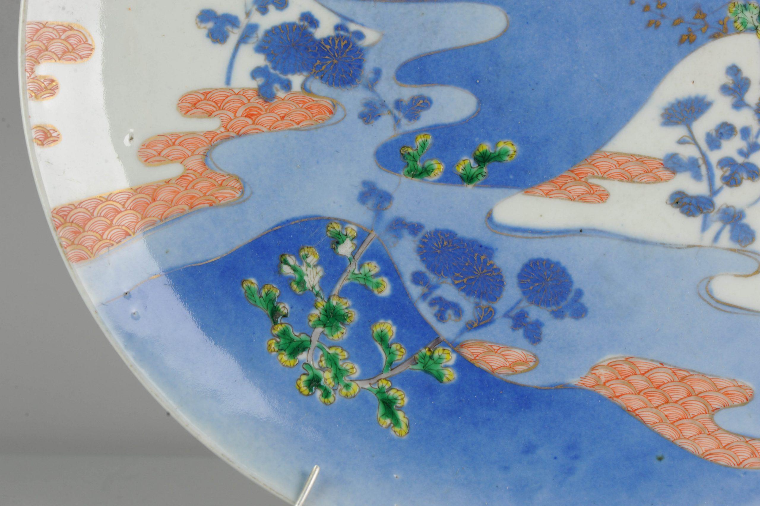 Parfaite Antiquité circa 1900 Chargeur coloré Porcelaine Fleurs Japonaises en vente 3