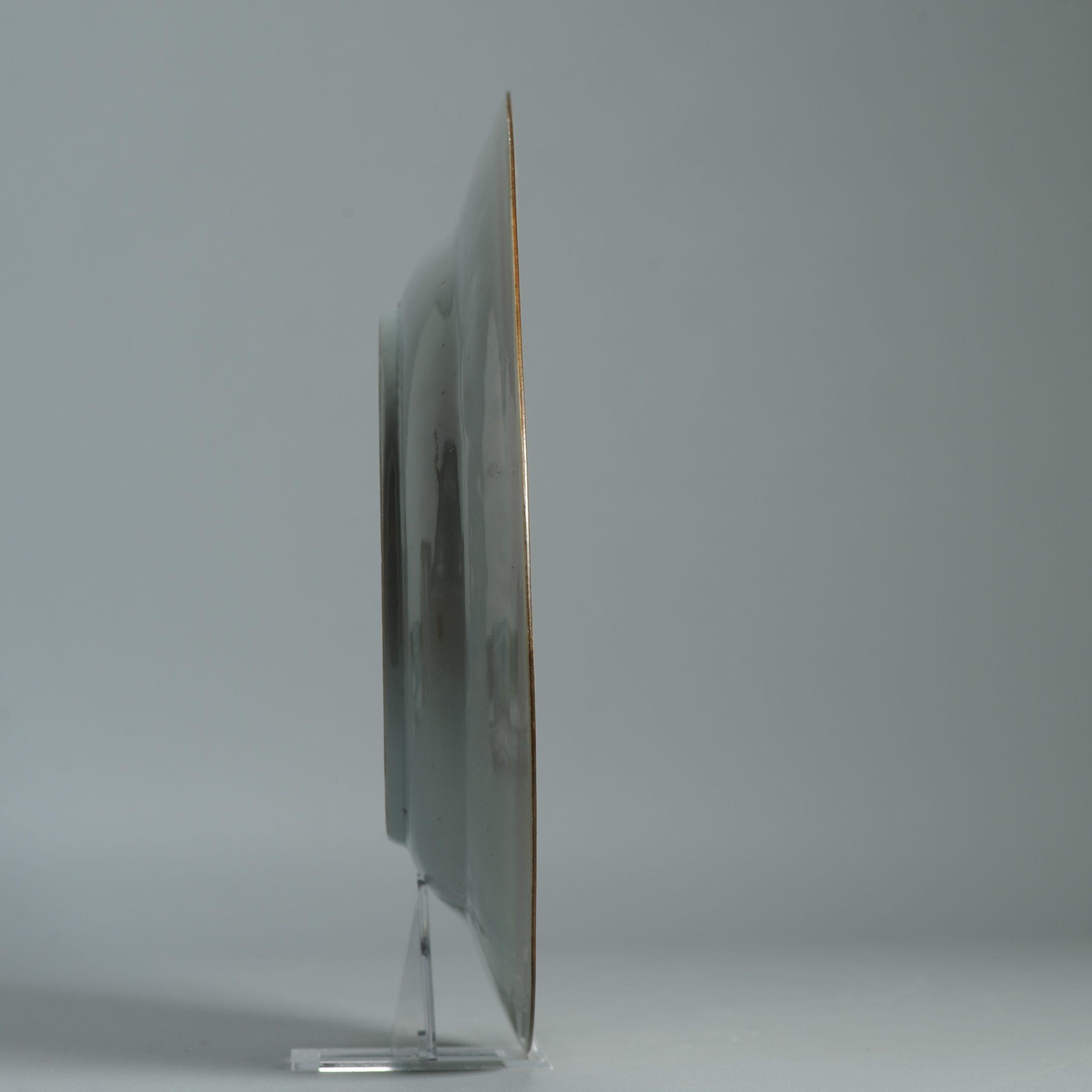 Perfetto piatto antico in porcellana cinese del XVIII secolo A.I.C. / Qianlong Fencai Fiore in vendita 3