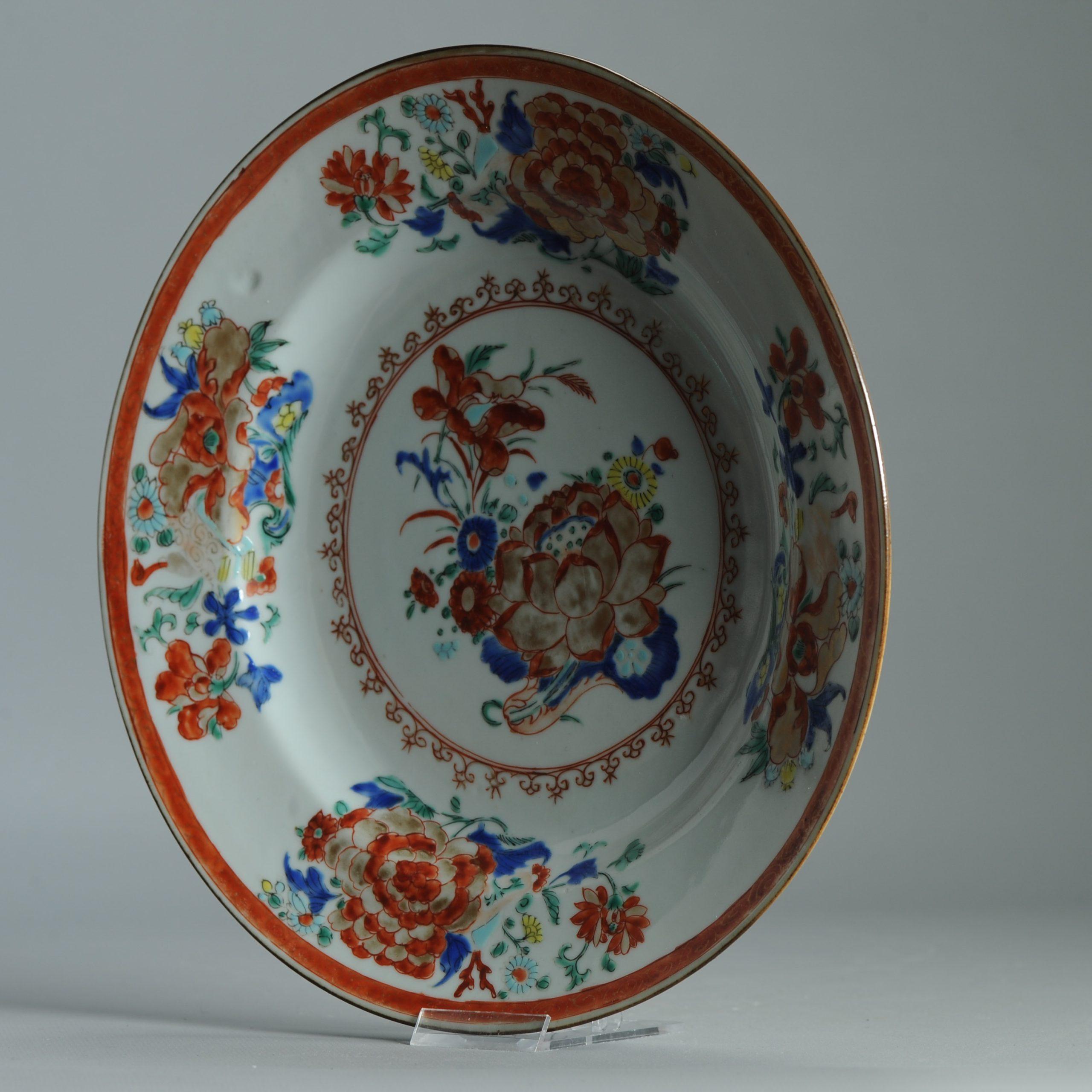Perfetto piatto antico in porcellana cinese del XVIII secolo A.I.C. / Qianlong Fencai Fiore in vendita 5
