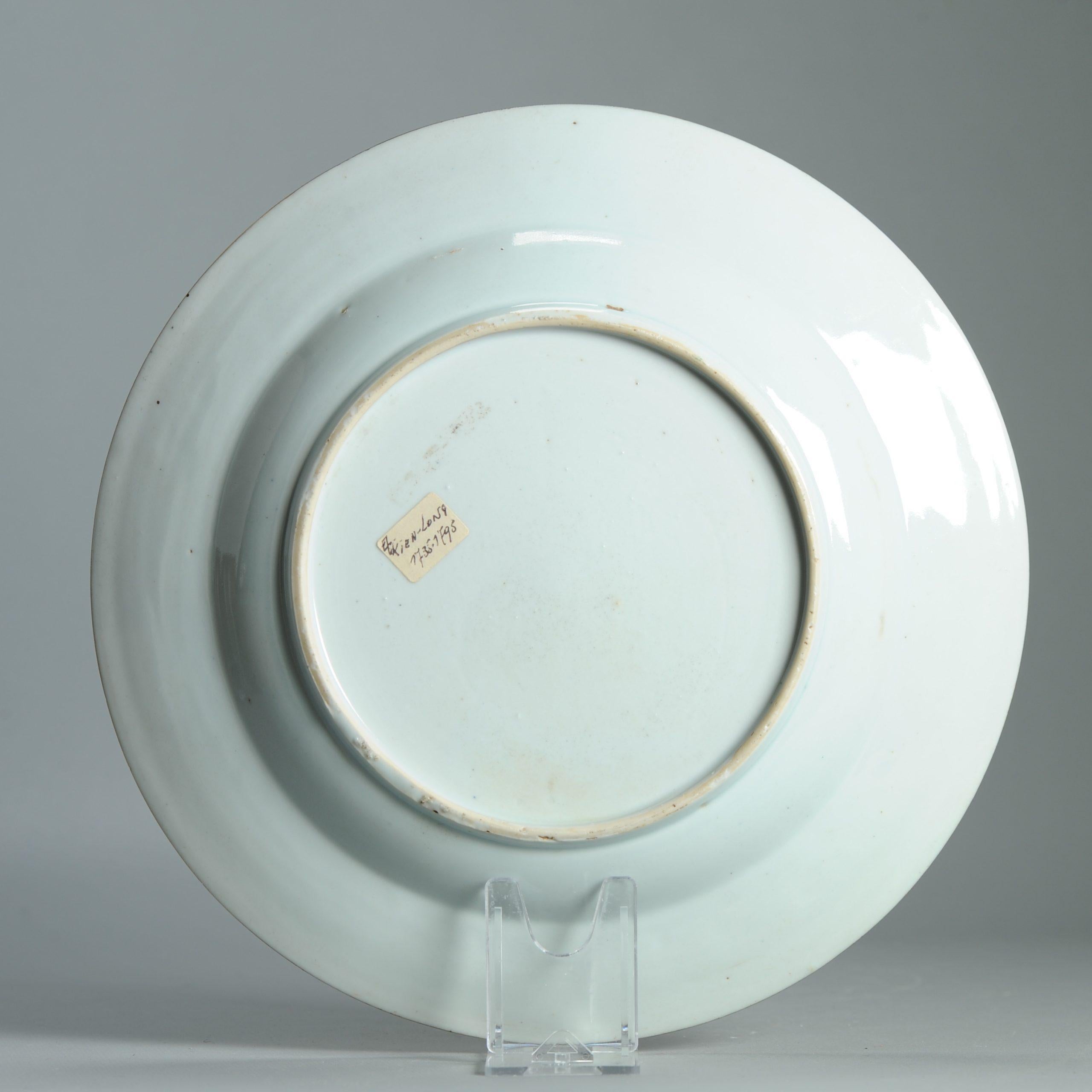 Perfetto piatto antico in porcellana cinese del XVIII secolo A.I.C. / Qianlong Fencai Fiore in vendita 6