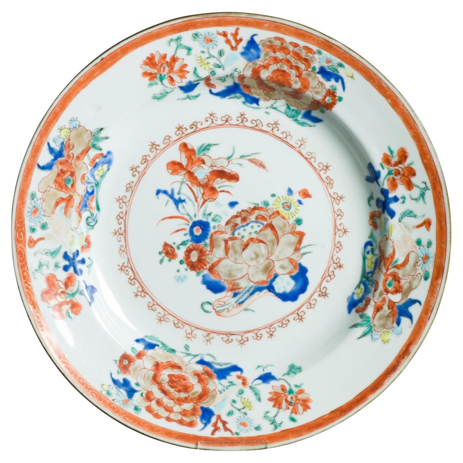 Perfetto piatto antico in porcellana cinese del XVIII secolo A.I.C. / Qianlong Fencai Fiore in vendita