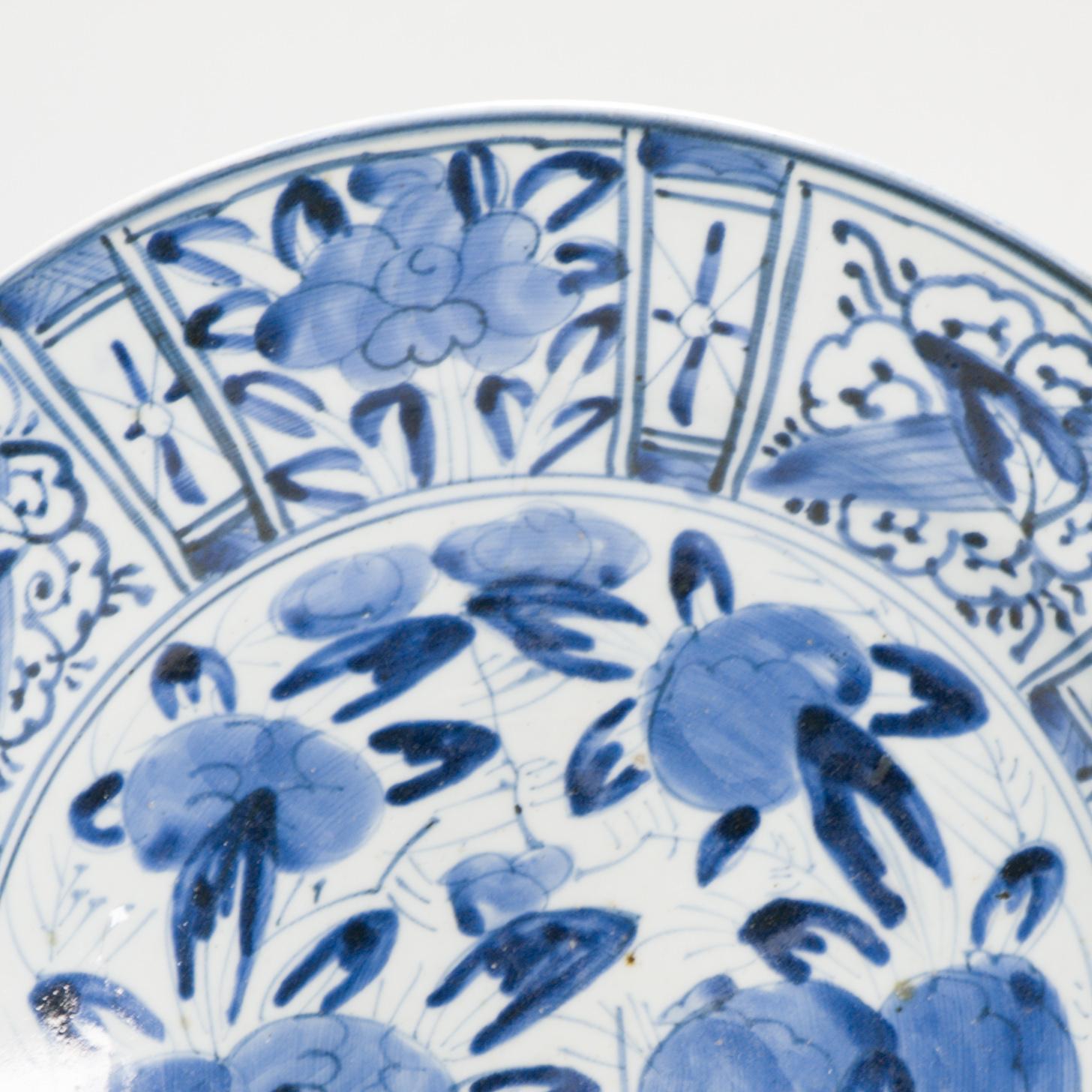 Parfaite assiette en porcelaine japonaise Arita Kraak d'époque Edo, vers 1680 en vente 5