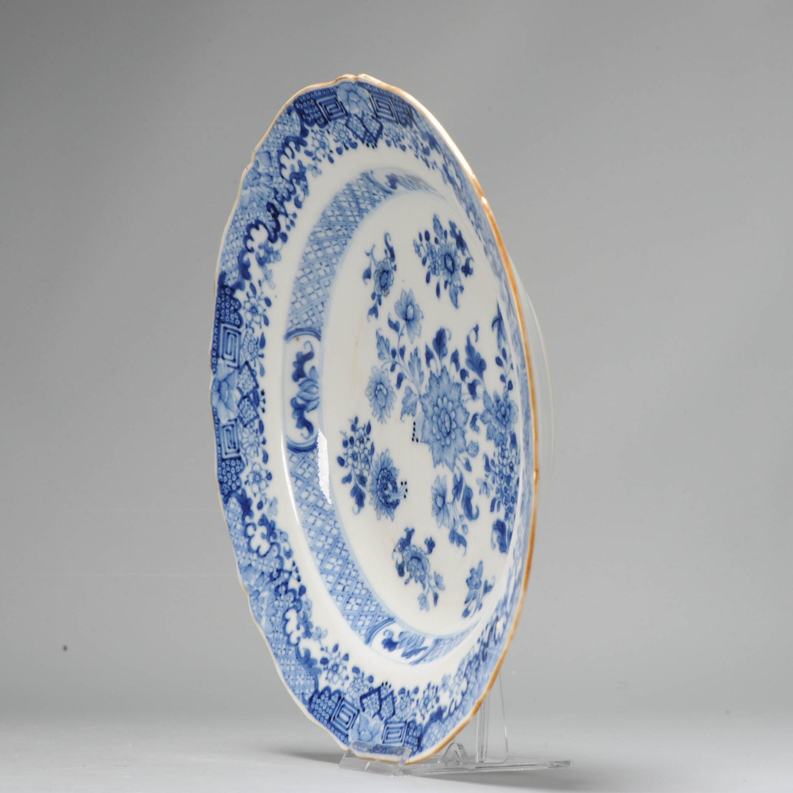 Superb quality piece from the Qianlong period.

High quality scene of a garden scene.

Additional information:
Material: Porcelain & Pottery
Type: Plates
Color: Blue & White
Region of Origin: China
Emperor: Qianlong (1735-1796)
Period: 18th century