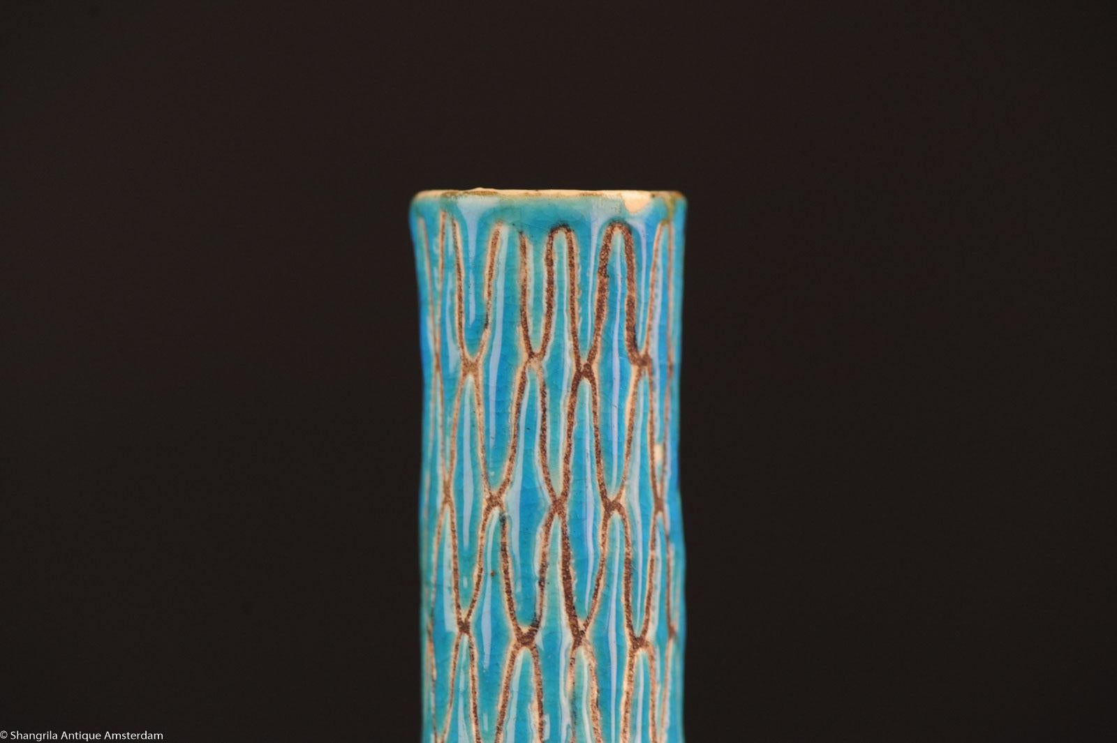 Perfect Antique Japanese Porcelain Vase Lobbed Birds Flowers, 19 Century In Excellent Condition In Amsterdam, Noord Holland