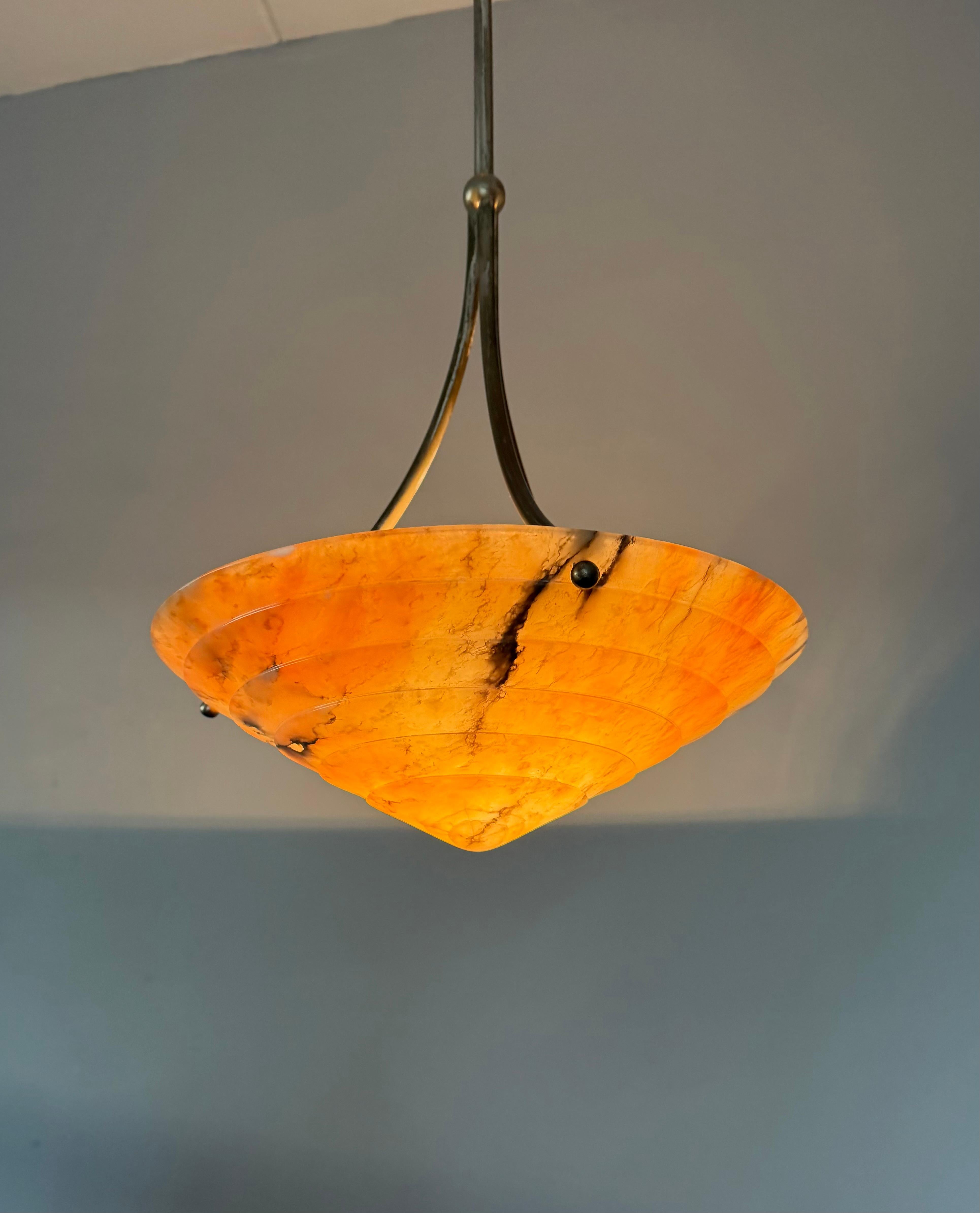 Lampada da soffitto in alabastro a più strati, perfetta in stile Art Deco e con un diametro di 13,7