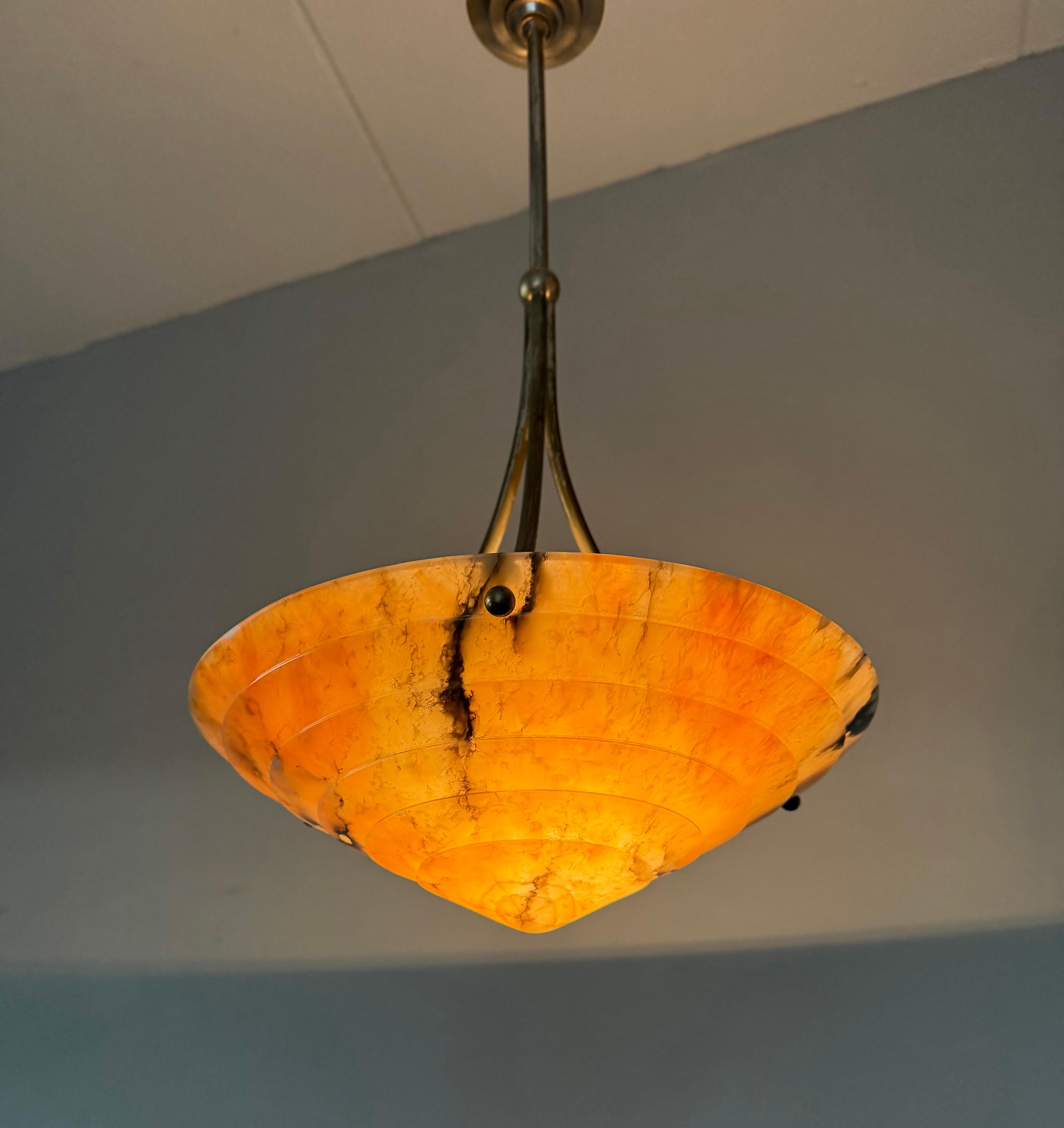 Lampada da soffitto in alabastro a più strati, perfetta in stile Art Deco e con un diametro di 13,7