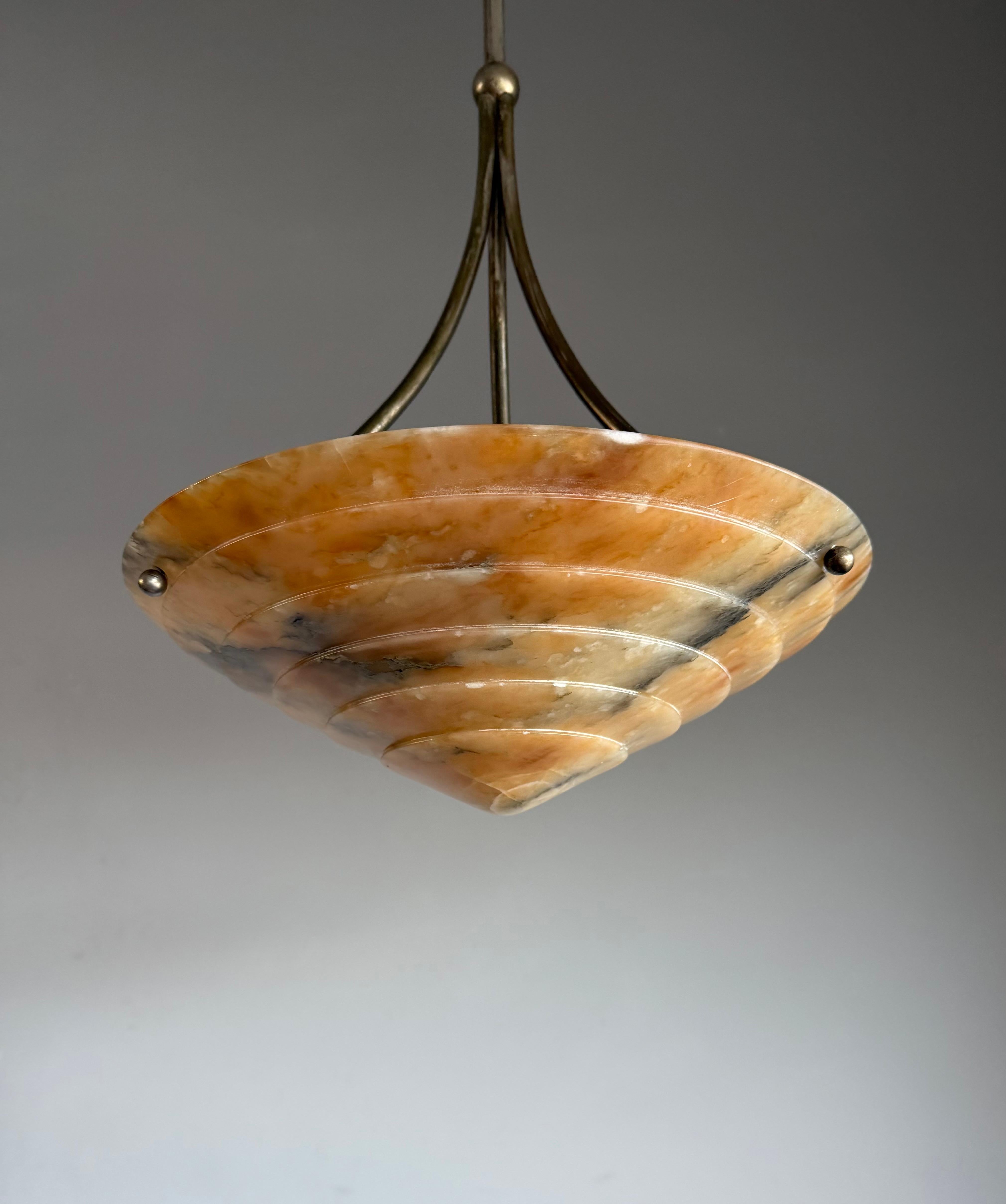 Art Déco Lampada da soffitto in alabastro a più strati, perfetta in stile Art Deco e con un diametro di 13,7