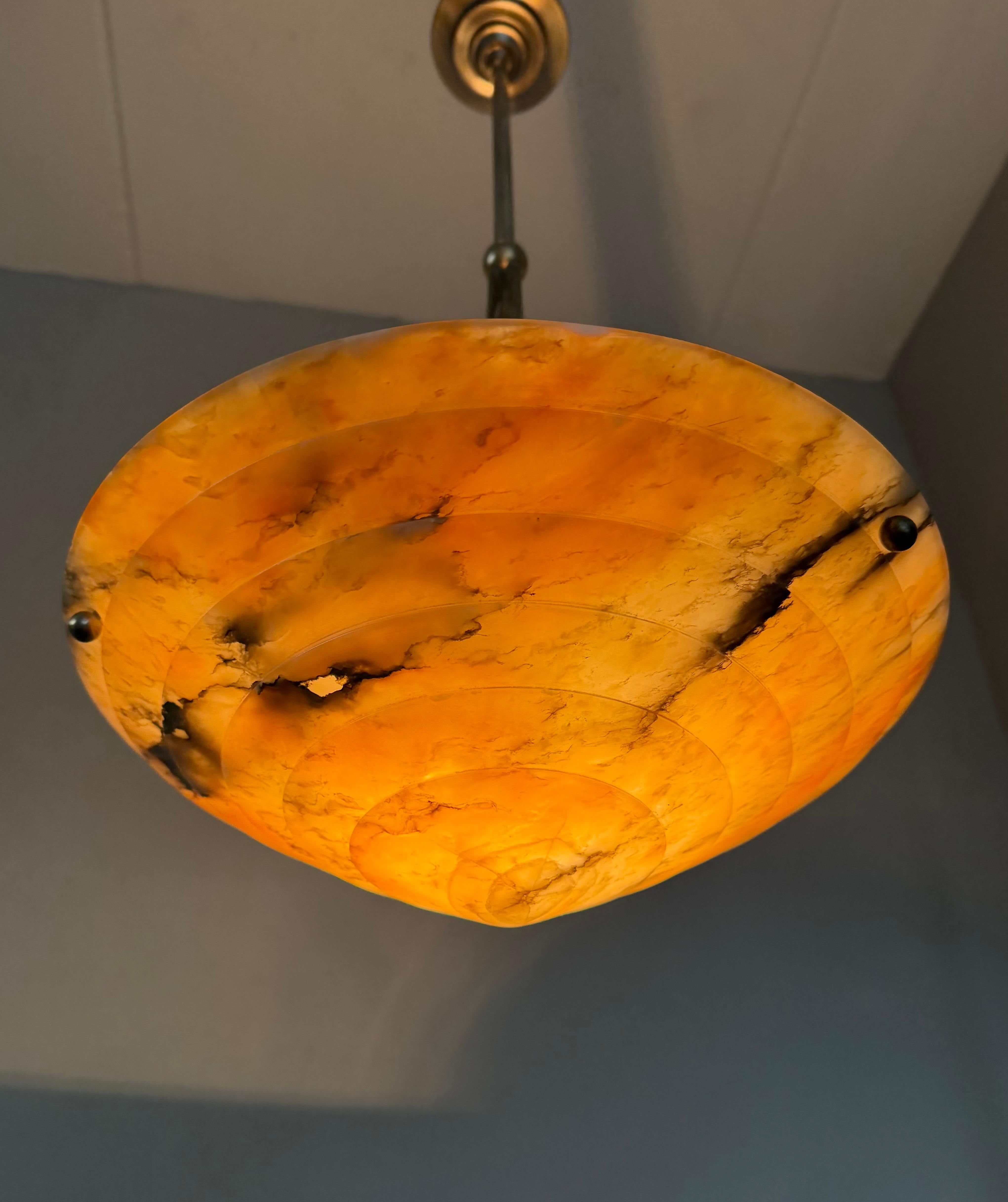 Intagliato a mano Lampada da soffitto in alabastro a più strati, perfetta in stile Art Deco e con un diametro di 13,7