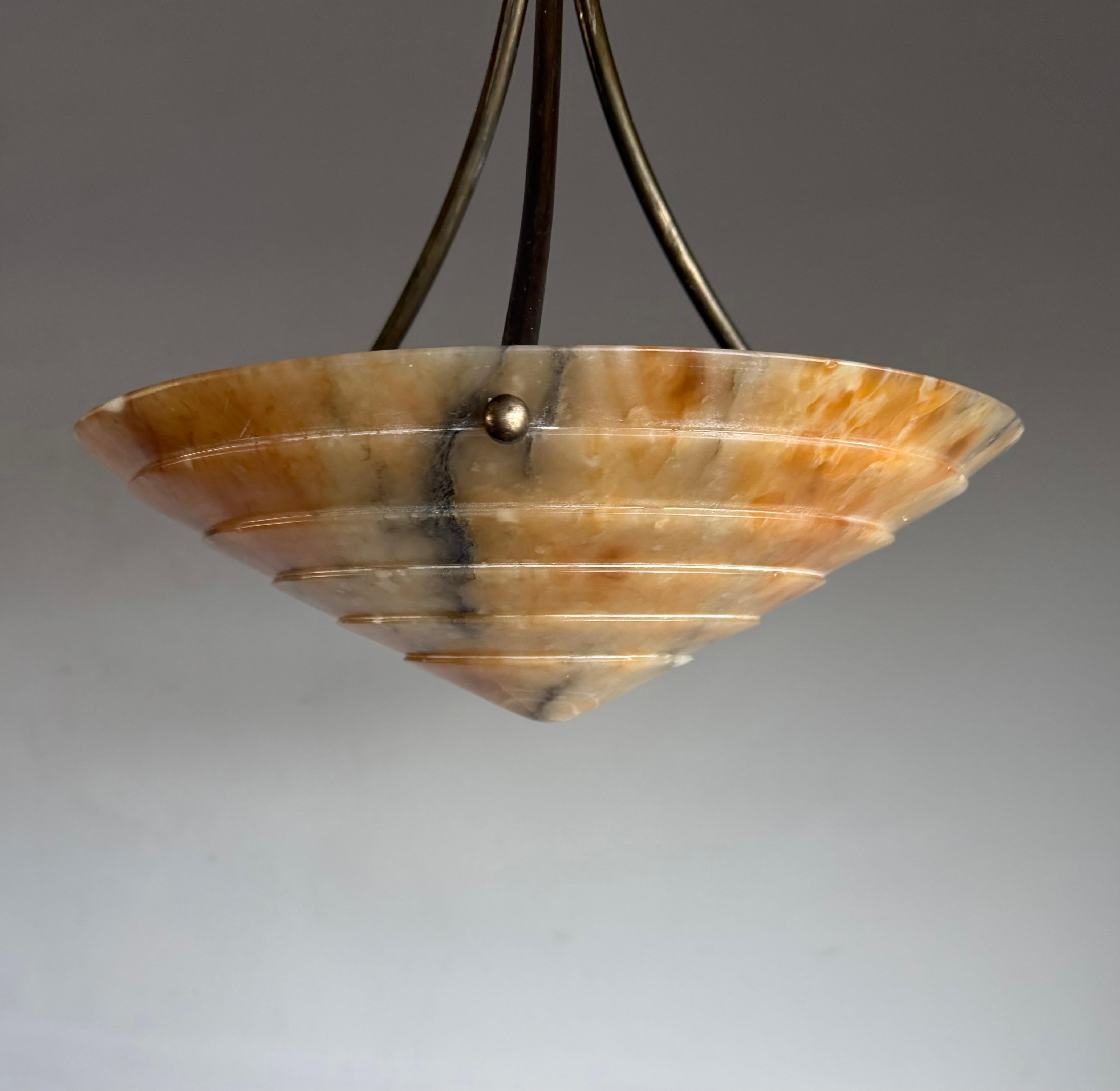 Lampada da soffitto in alabastro a più strati, perfetta in stile Art Deco e con un diametro di 13,7