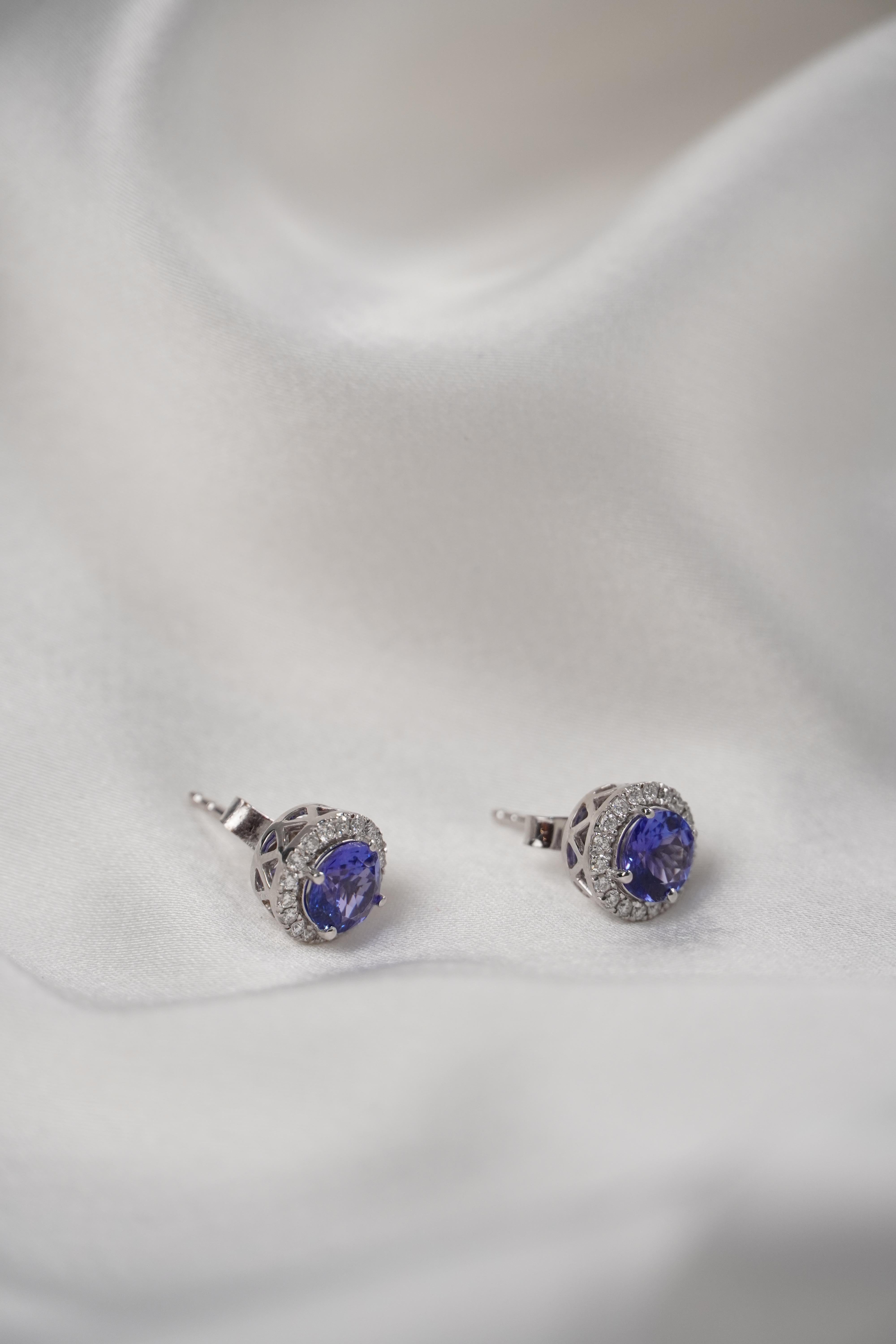 Round Cut Perfect Blue 1.75 Ct Tanzanite and Diamond Stud Earrings in 18K White Gold For Sale
