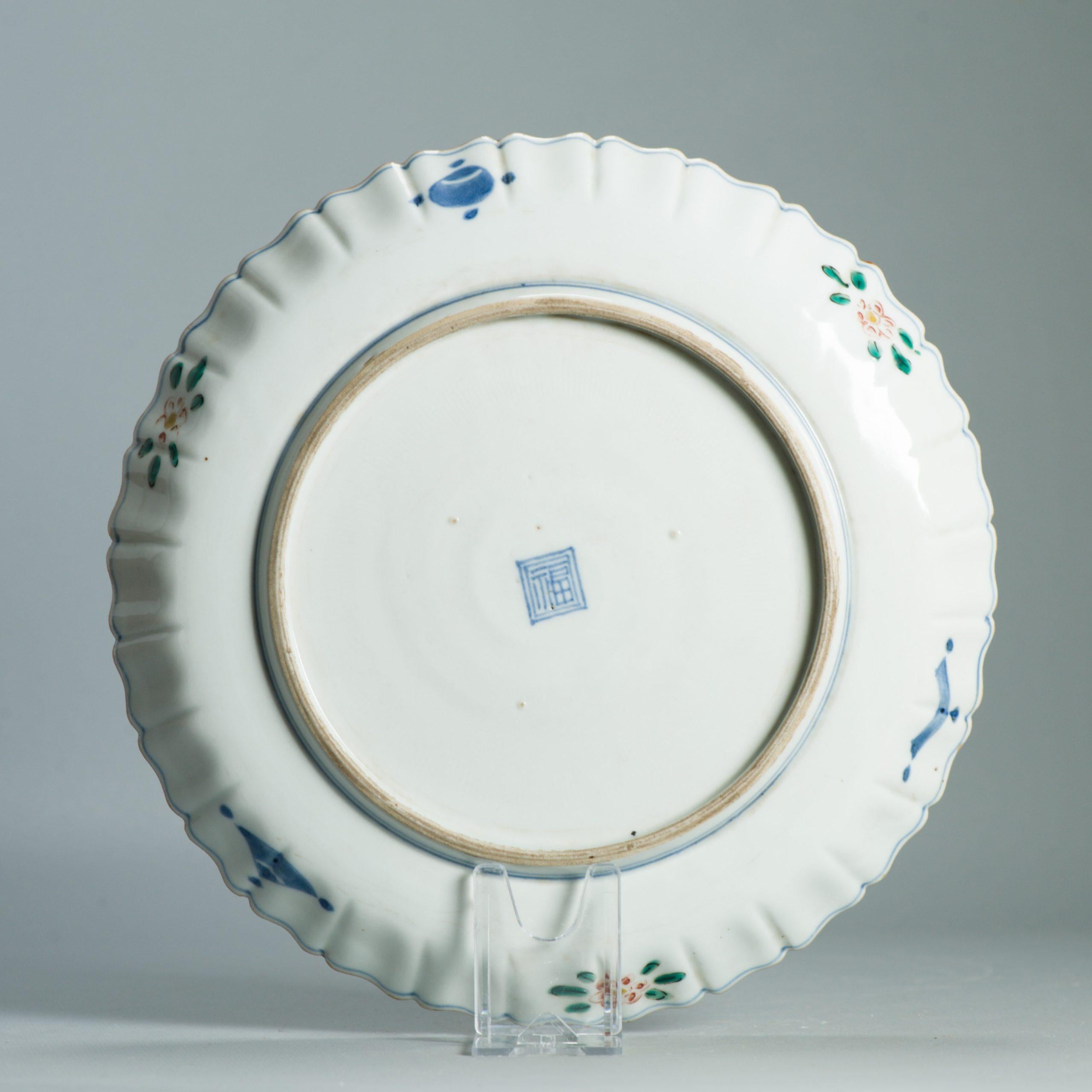 Parfait ca 1700 Assiette japonaise Arita Dans le style des premières assiettes du 17e siècle de Ming Ming. en vente 1
