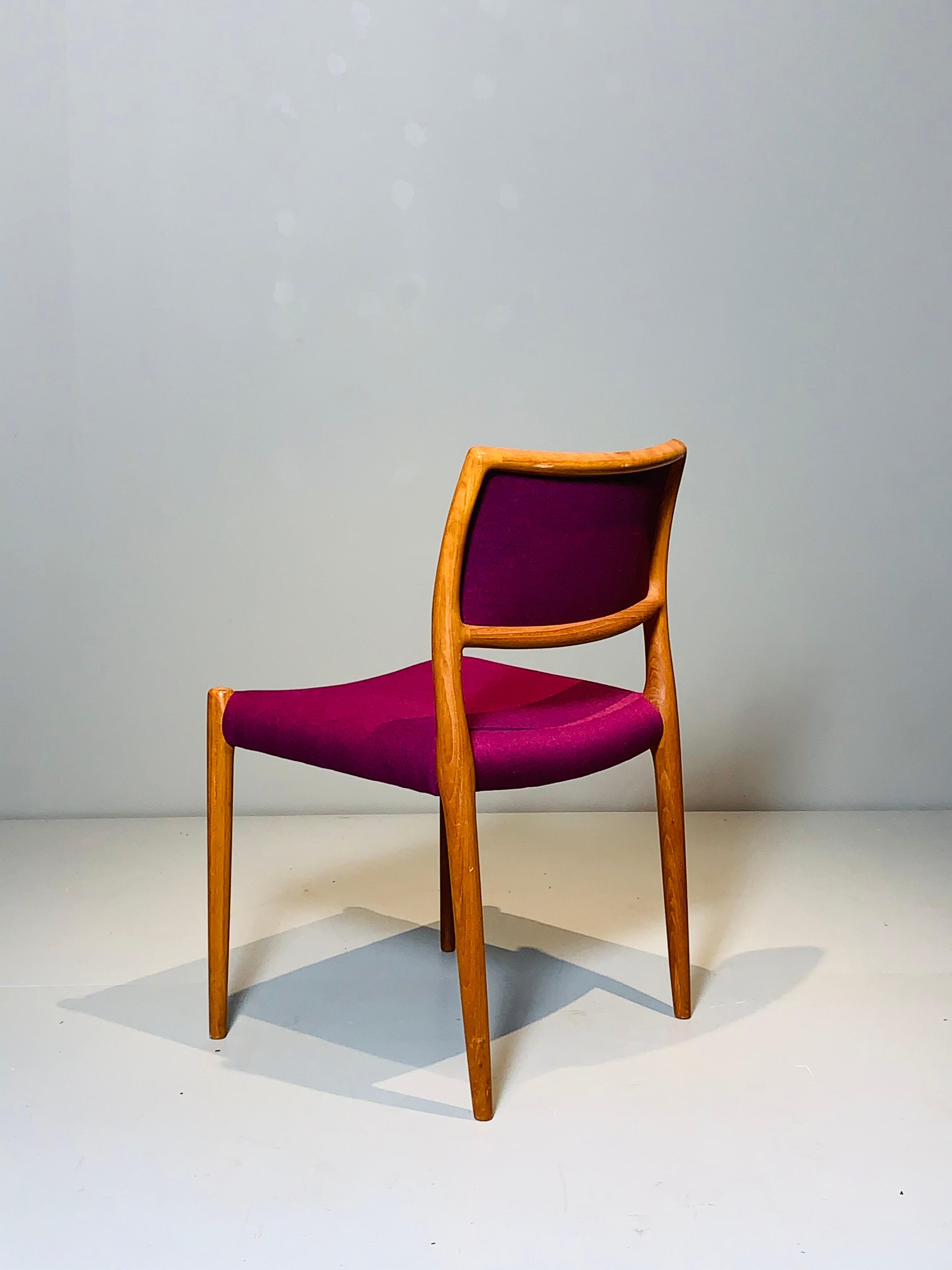 Chair model No. 80 is one of the more luxurious designs from Niels O. Moller's chair program. The backrest in this model was also covered.

The offer refers to 1 chair. Fabric in fuchsia is new, slightly shimmering, not shiny. Double weave with
