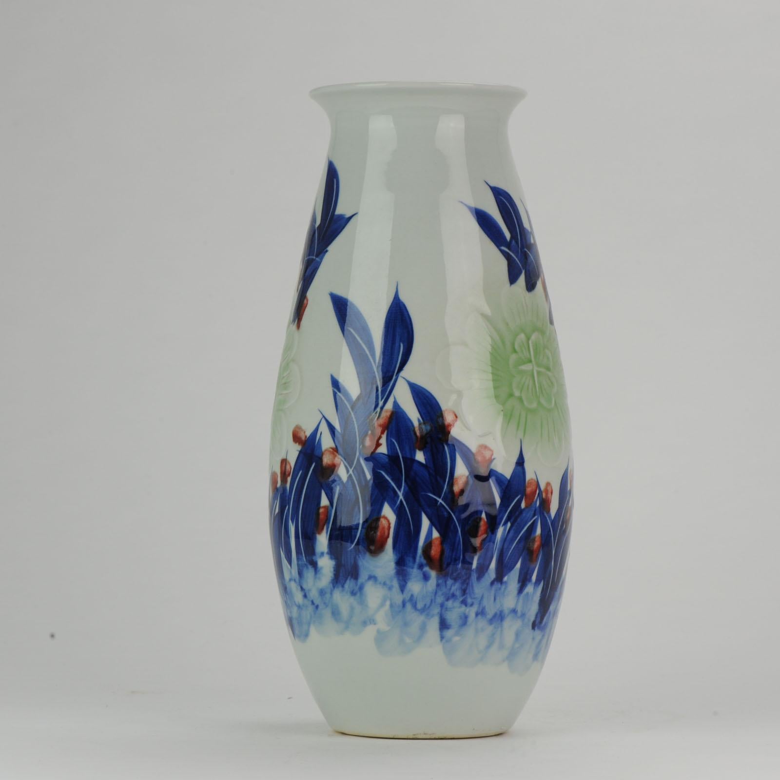 Eine sehr schön dekorierte polychrome Vase mit einem ungewöhnlichen Muster, um das 21.

 

 
Zustand
Gesamtzustand; Perfekt. Größe: ca. 325mm

Zeitraum
pRoC des 21. Jahrhunderts (1949 - heute).