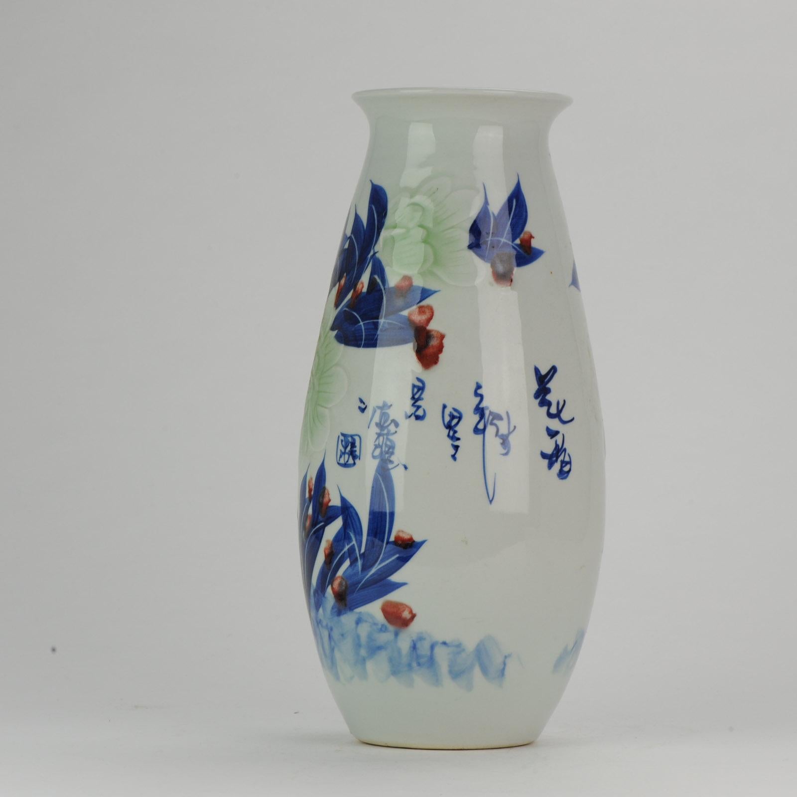 Chinesisches Porzellan PRoC Vase mit Blumen und Tulpen, ungewöhnliche Kalligrafie im Zustand „Hervorragend“ im Angebot in Amsterdam, Noord Holland