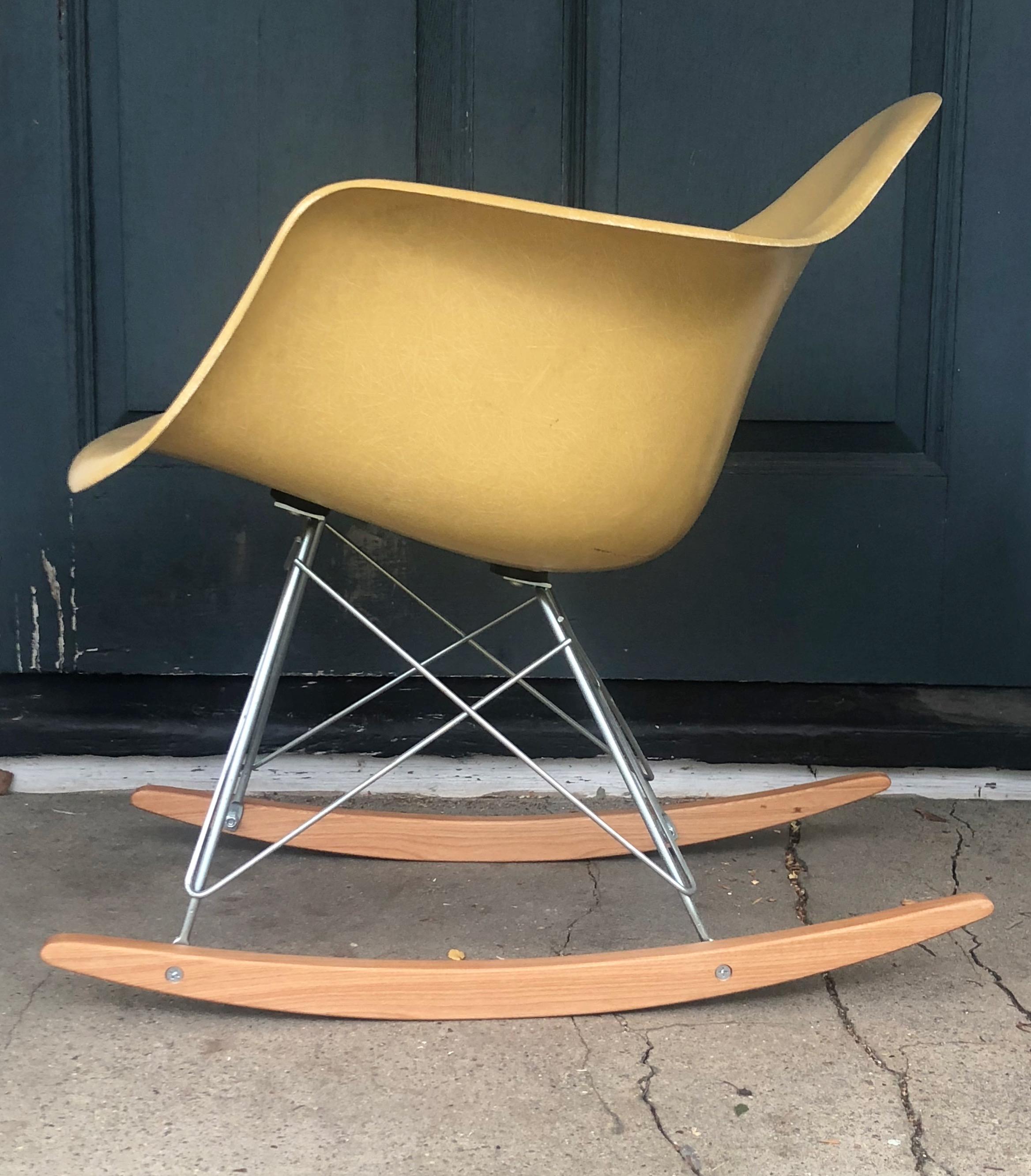 American Perfect Condition Herman Miller Eames RAR Rocking Chair