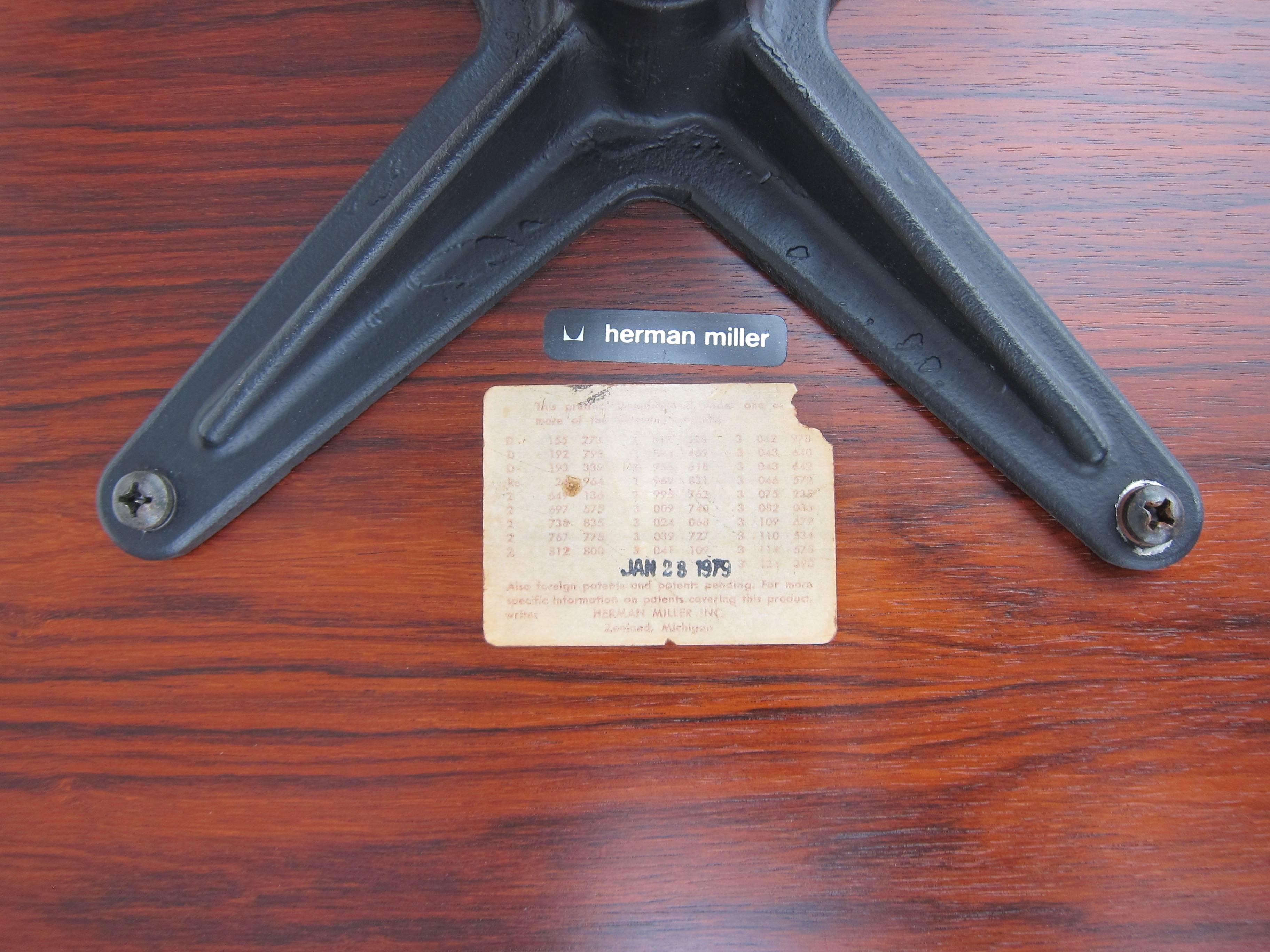 Herman Miller Eames Lounge Chair und Ottoman mit neuem perfekten Leder nach Maß (20. Jahrhundert)