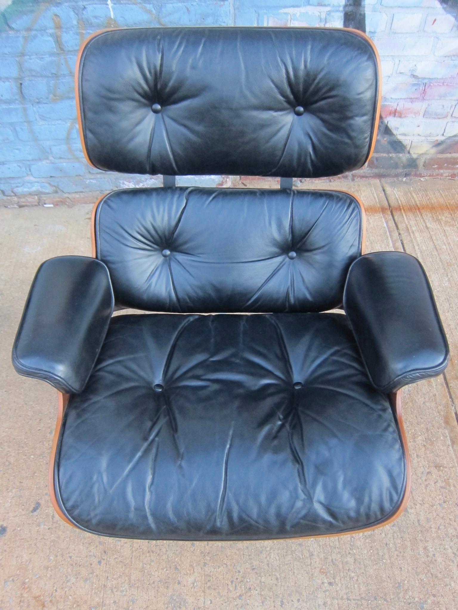Mid-Century Modern Perfect Eames Lounge Chair for Herman Miller