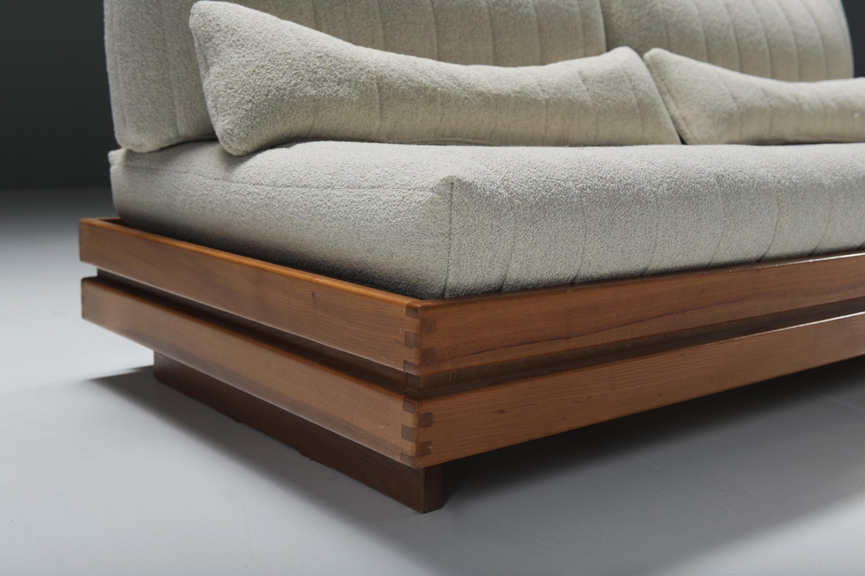 Perfect Elm wooden lounge set in bouclé by Maison Regain France 1970s For Sale 1