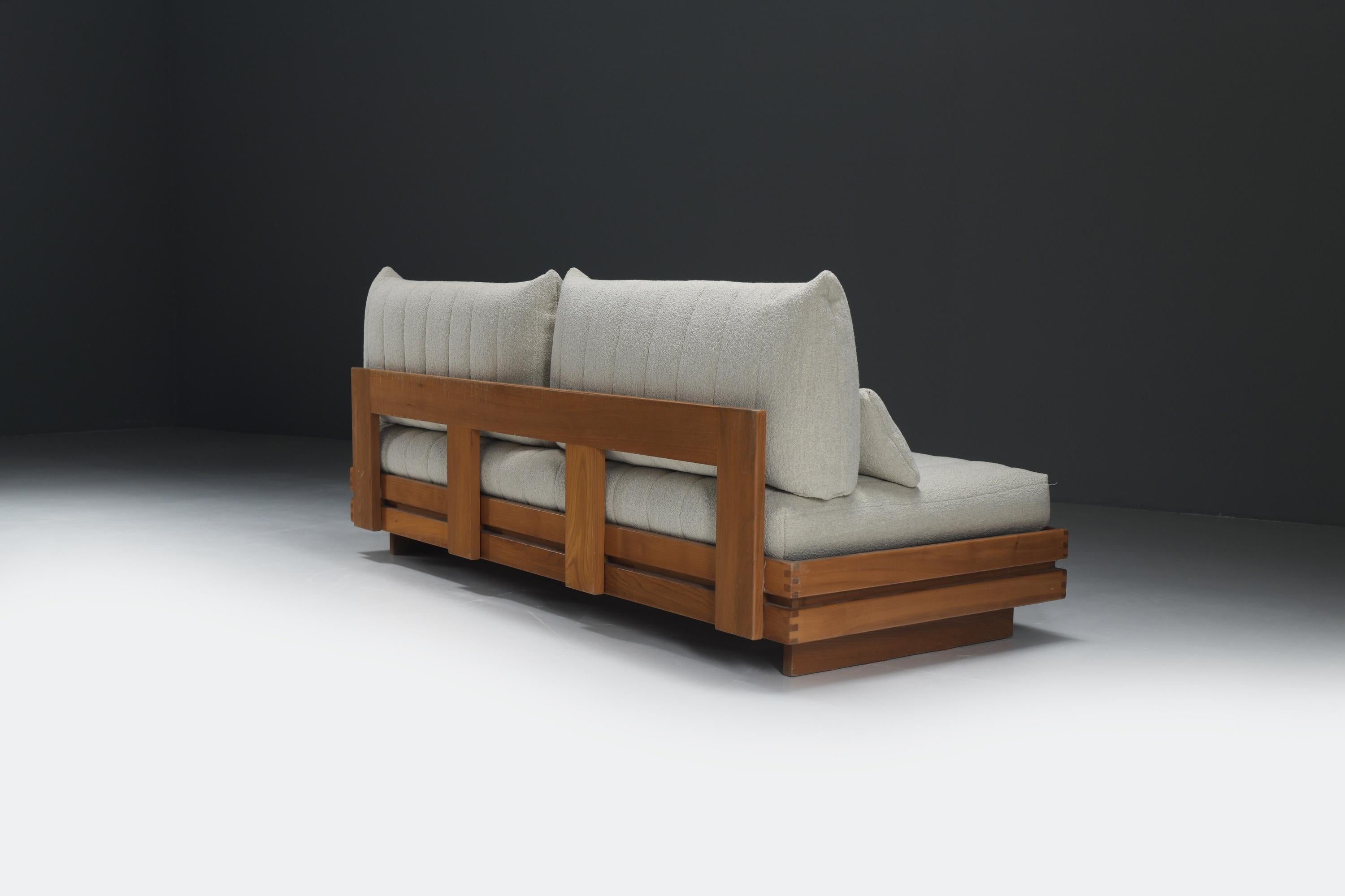 Perfect Elm wooden lounge set in bouclé by Maison Regain France 1970s For Sale 2