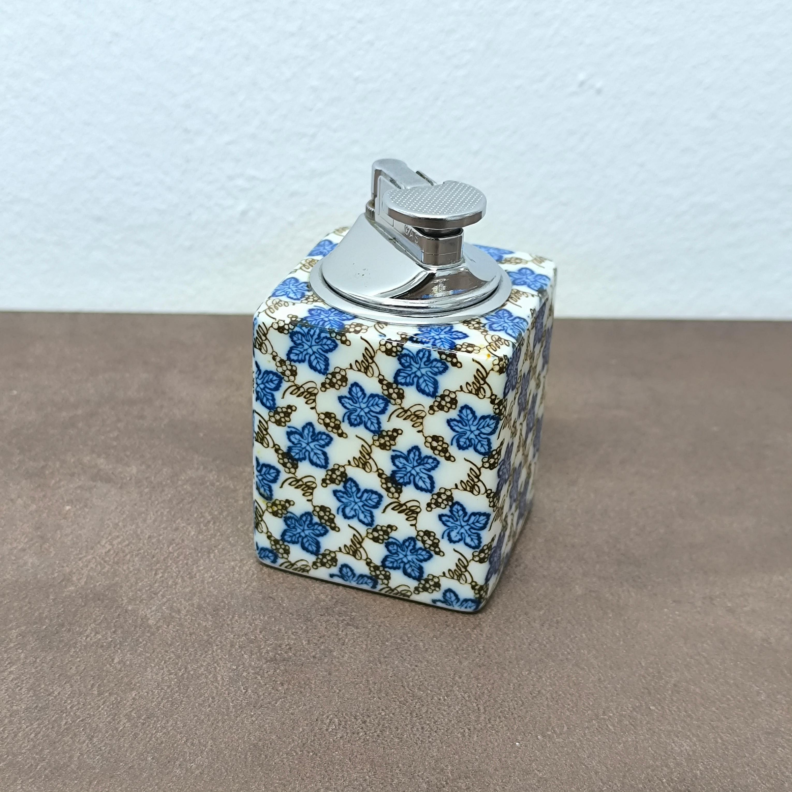 PERFECT GIFT - Mid-Century Ceramic Table Lighter with Grape Motif, Japan, 1950s In condizioni ottime in vendita a Bochum, NRW